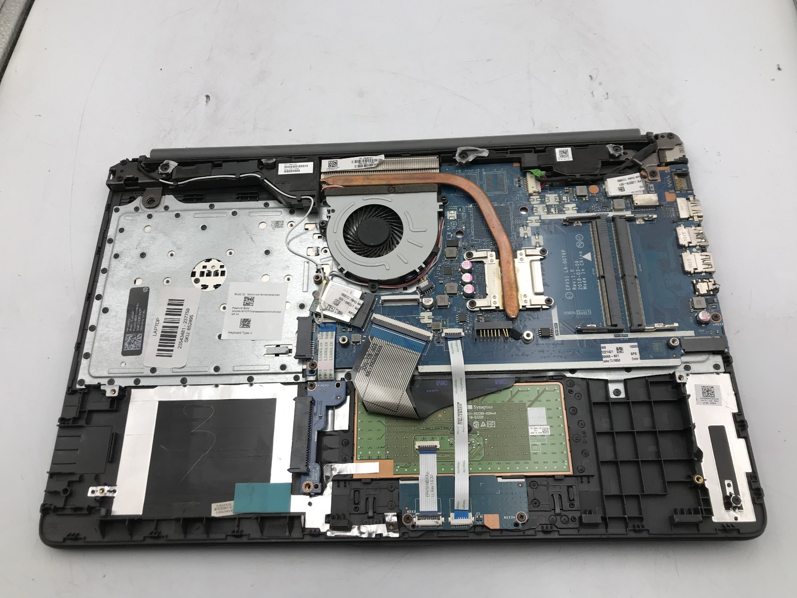 HP 15-DB0061CL – FOR PARTS/BROKEN LCD – AMD RYZEN 3 2200U – NO RAM -READ DESC-BB