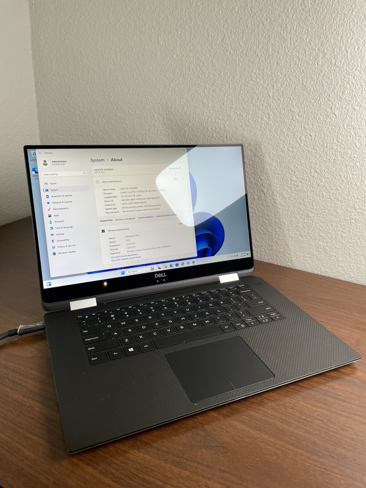 DELL XPS 15 9575 i7-8705G 3.1GHz 16GB RAM 512GB NVMe Radeon Vega Touch 2-in-1