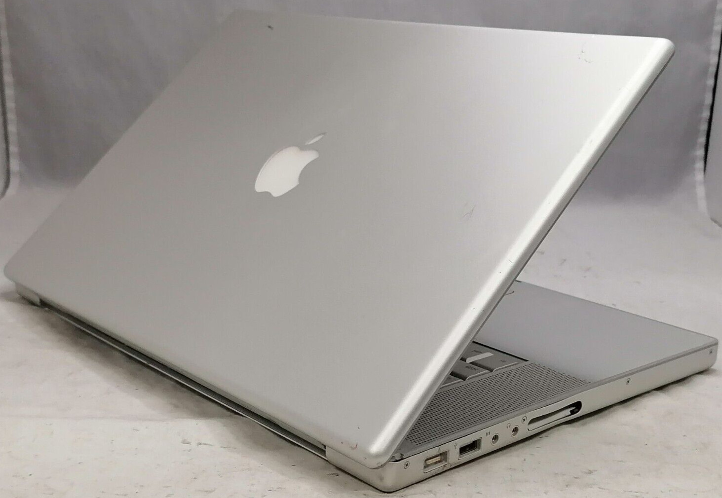 FOR PARTS 2006 15.4″ Apple MacBook Pro A1211 (T7400/4GB RAM/NO HDD)