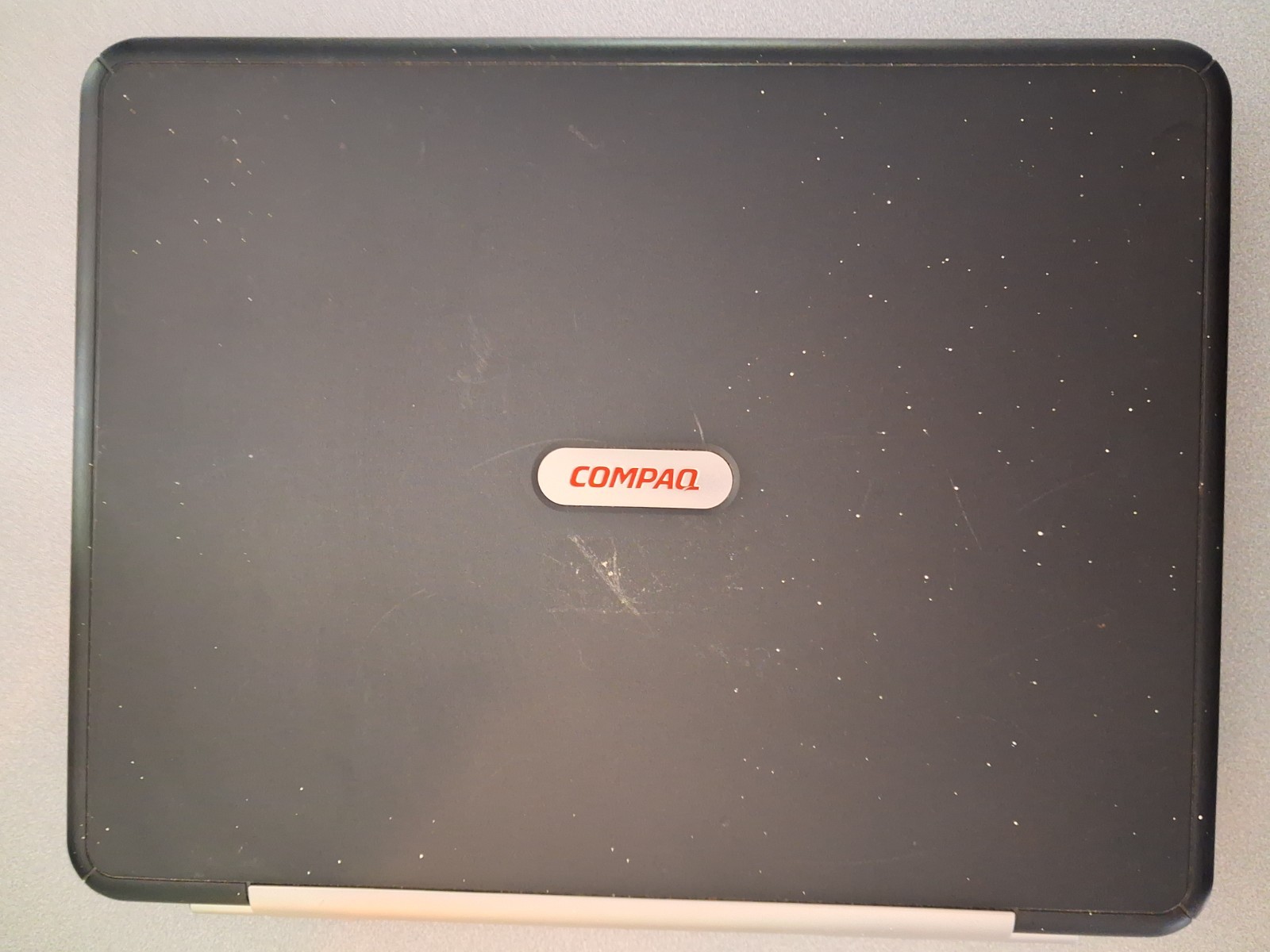 Complete Working Compaq Presario R3000 Laptop Athlon 3000+ 797MHz, 512GB, XP