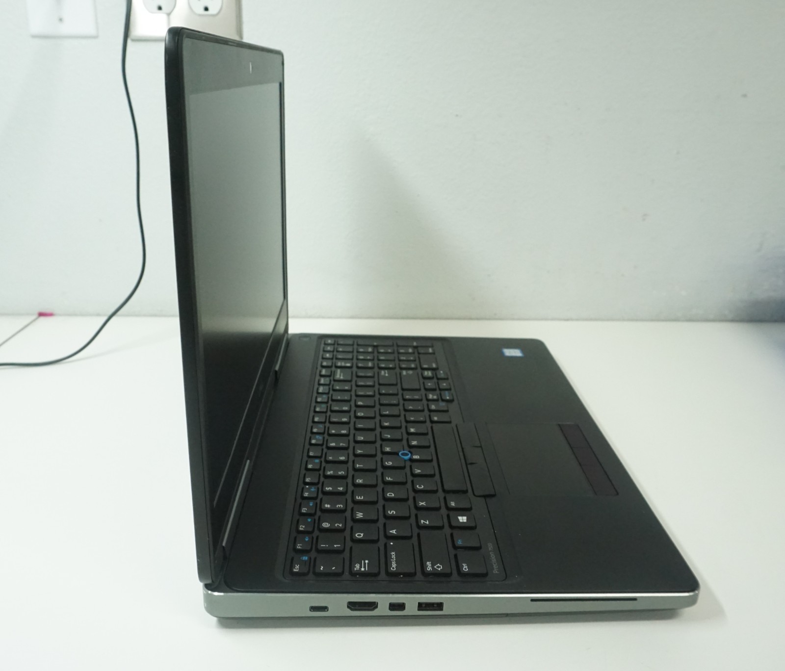 Dell Precision 7520 15.6″ Intel i7-7820HQ @ 2.90GHz 32GB RAM NO OS / NO SSD