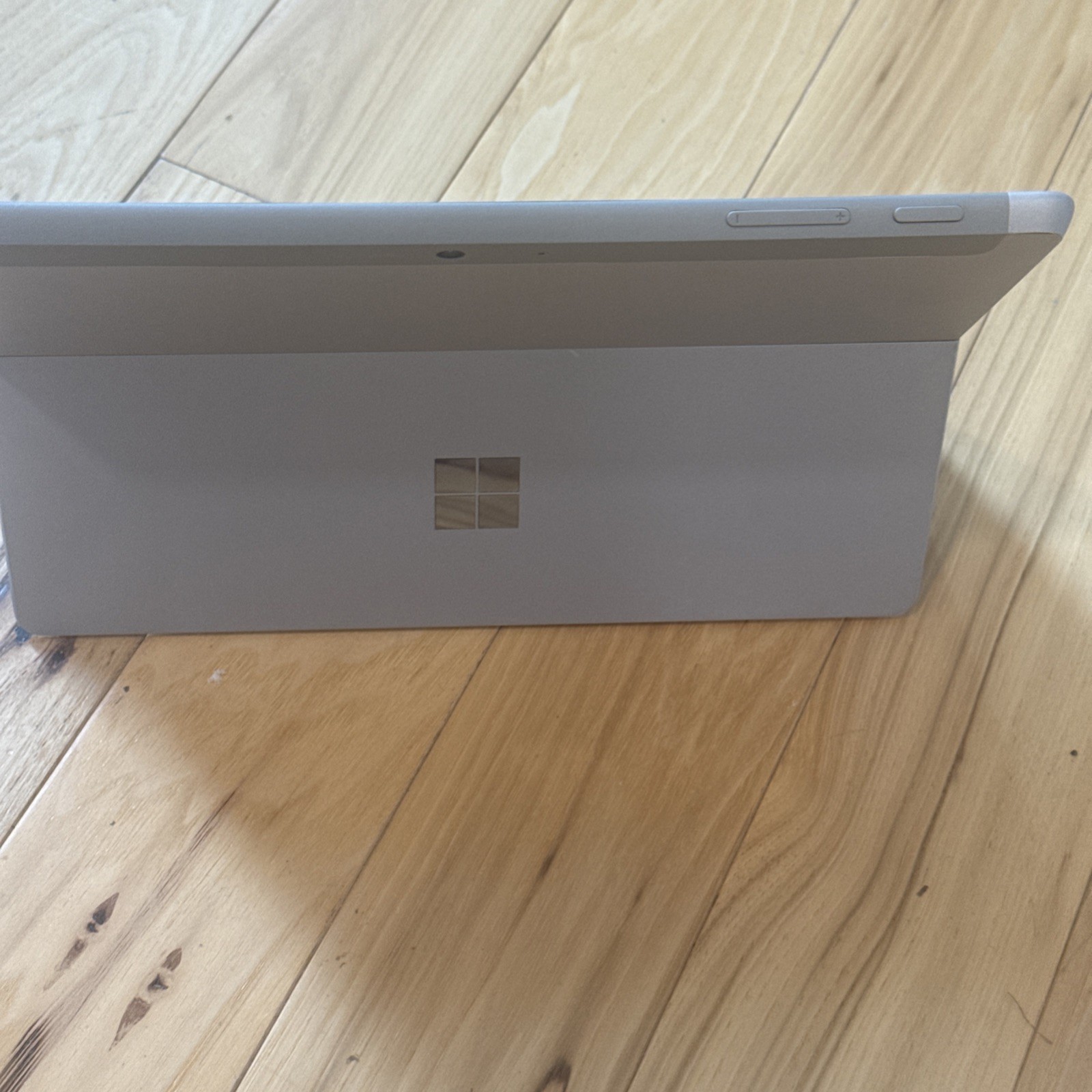 Microsoft Surface Go 2 10.5” Intel m3 4GB RAM 64GB SSD Touchscreen Silver