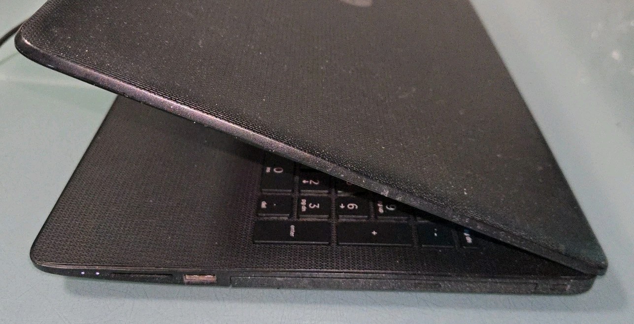 HP Laptop Model 15- db0011dx lightly used ex condition, 4gb Ram, 1tb Hdd READ!