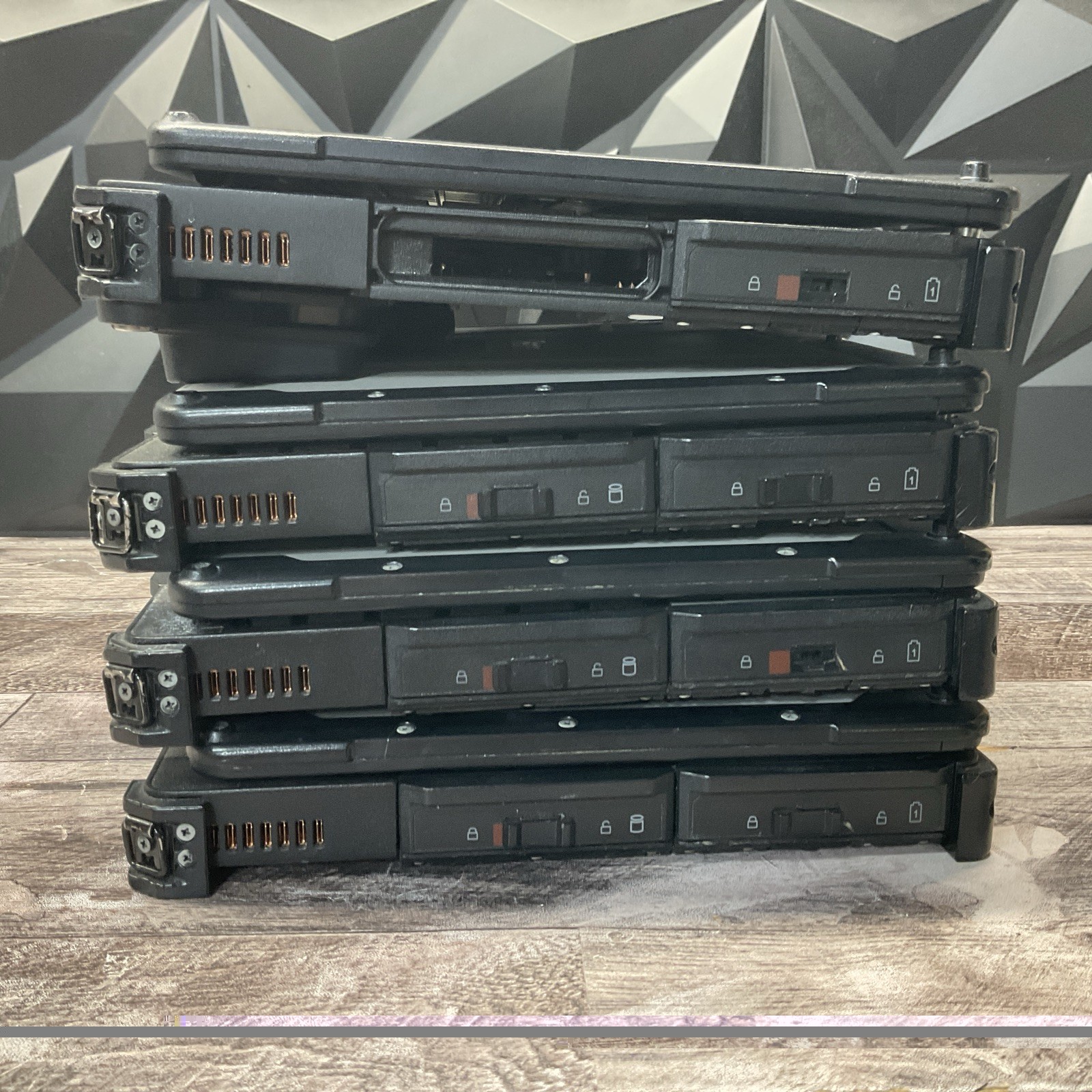 Lot of 4 GETAC V110 G3 / I5 6th / Rugged Laptop Tablet PC / A10