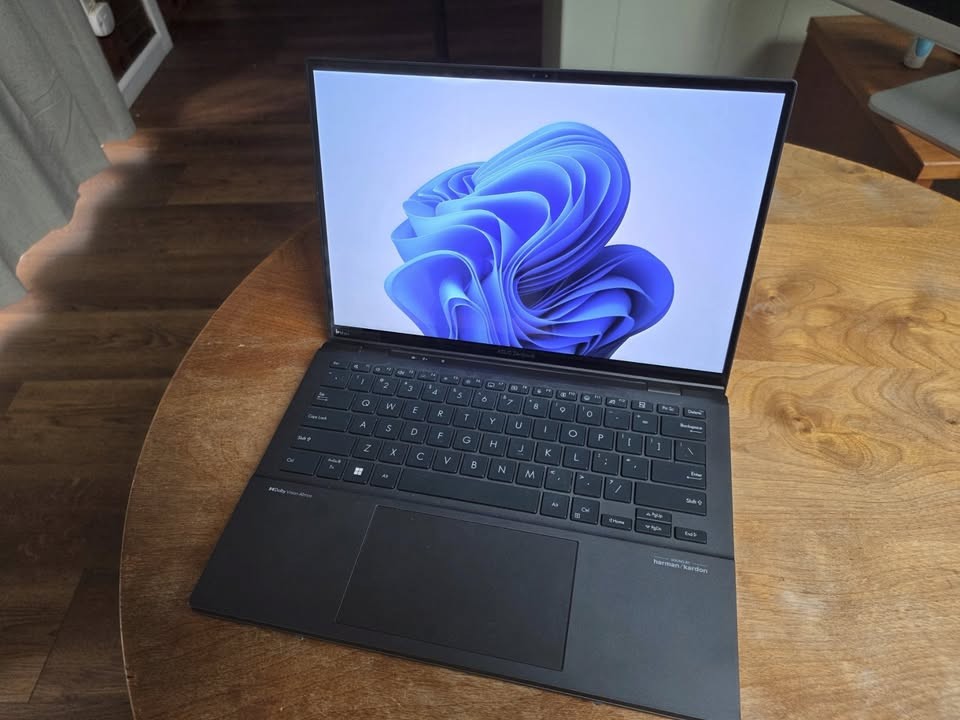 ASUS Zenbook Duo 14″ (Dual Touch Displays, Core Ultra, 32GB RAM, 1TB SSD