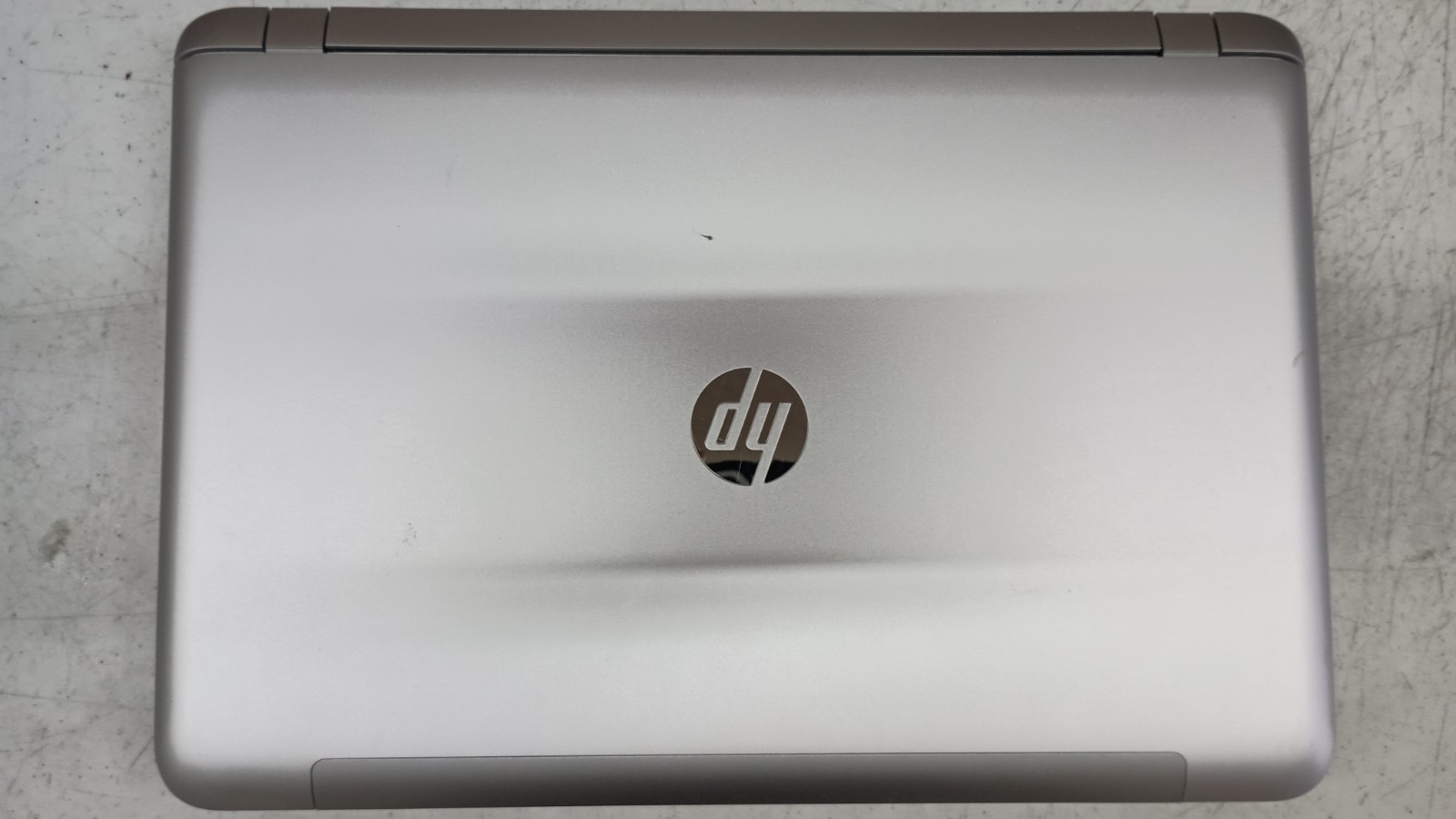 HP ENVY 17-s017cl Touchscreen Laptop (Intel Core i7-6500U, 8GB RAM, DVD, READ)
