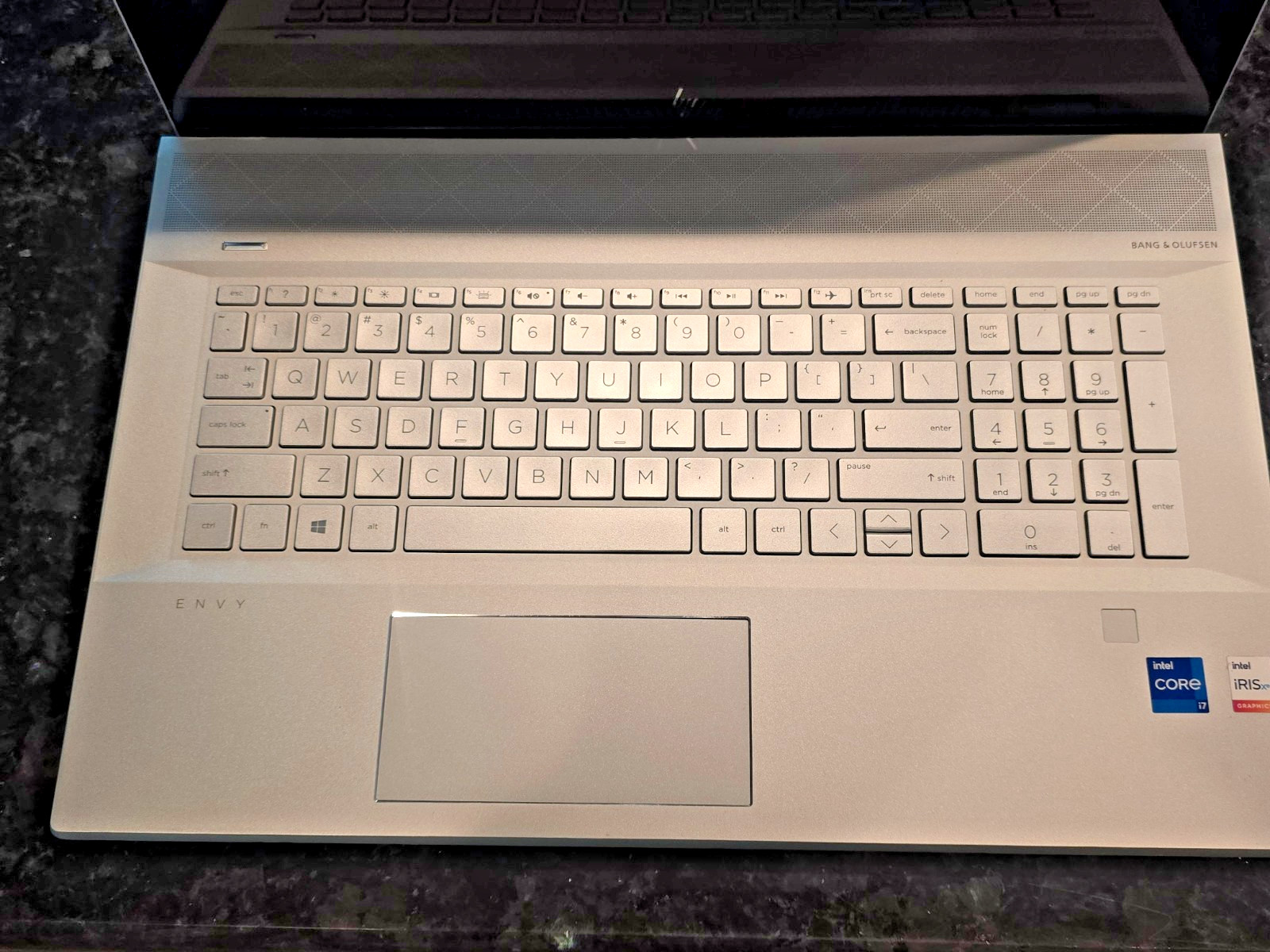 HP ENVY 17 CE Series+Touch+I7-11th@4.7GHz+16GB RAM+1TB M.2 G4 SSD+ 1TB SATA+OMEN