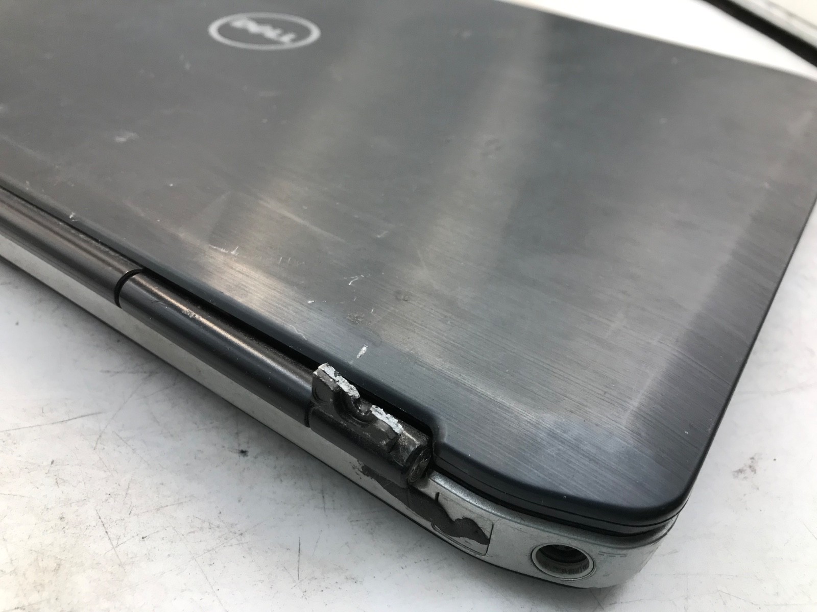 Dell latitude E5530 Intel i3-3120M 2.5GHz 4GB RAM 15″ Laptop-BOOTS/BAD HINGE-MZ