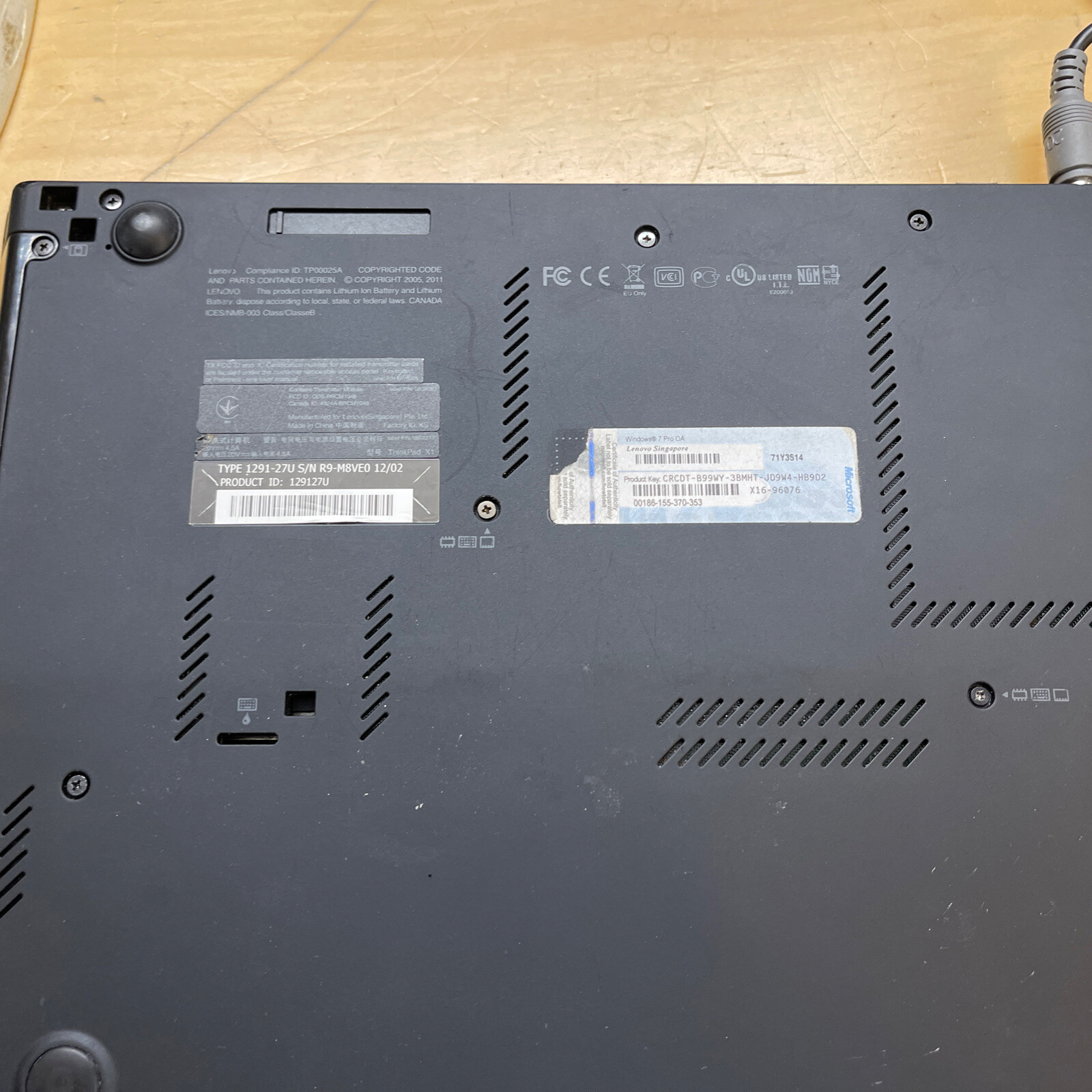 Lenovo ThinkPad X1 Laptop Intel Core i5-2520M 2.5GHz Processor 4GB RAM 240 SSD