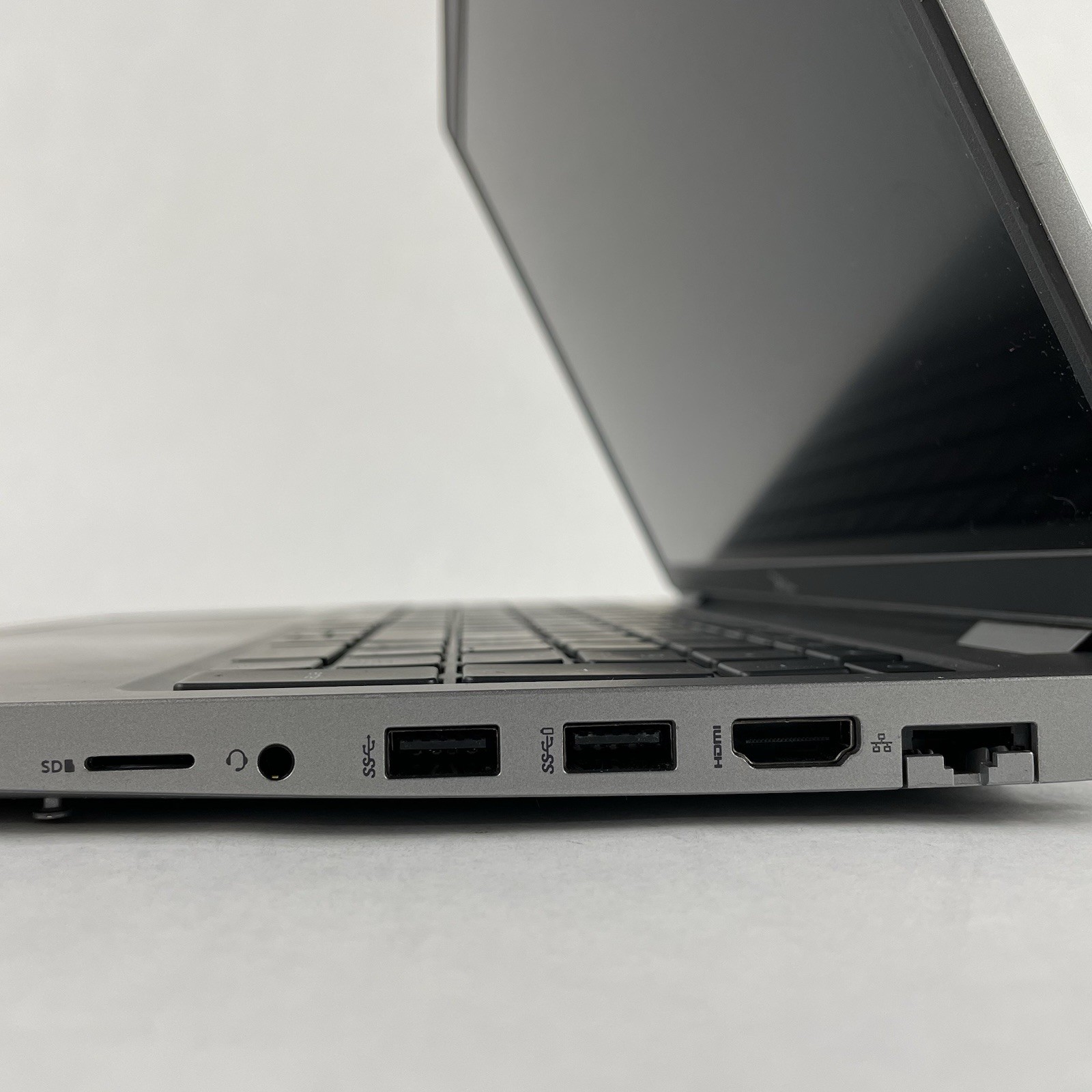 Dell Latitude 5520 15.6″ i5-1135G7 2.40 GHz 8GB RAM No SSD No OS No Battery READ