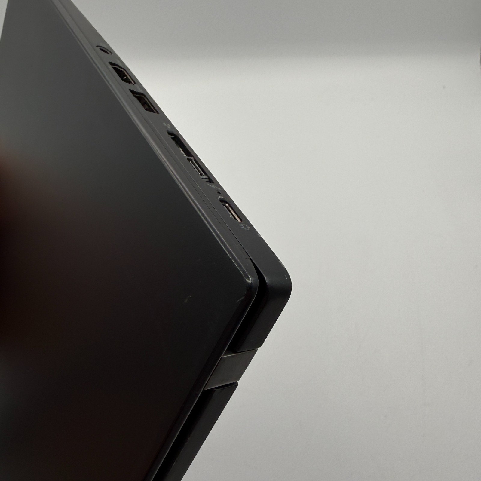 Lenovo ThinkPad T490s 14″ i7-8565U 16GB RAM 256GB SSD Win11 Pro Fingerprin Fair