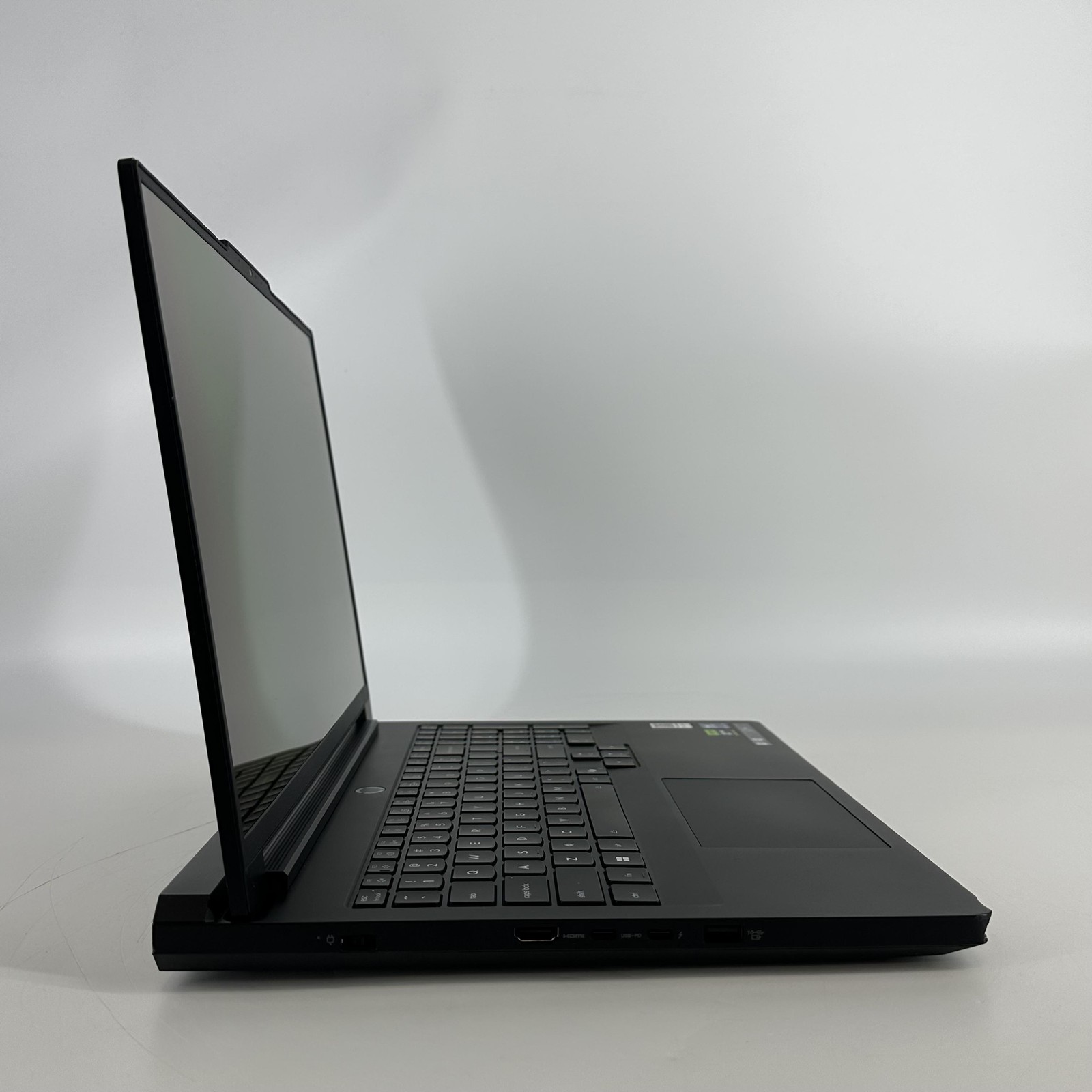 Lenovo Legion Pro 7i 16 QHD+ Ultra 9 275HX 32GB 1TB/1TB RTX 5080 – Split Frame