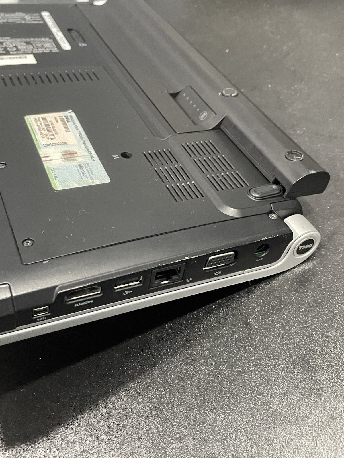 Dell XPS M1330 13″ Laptop Powers On Not Further Testing Red