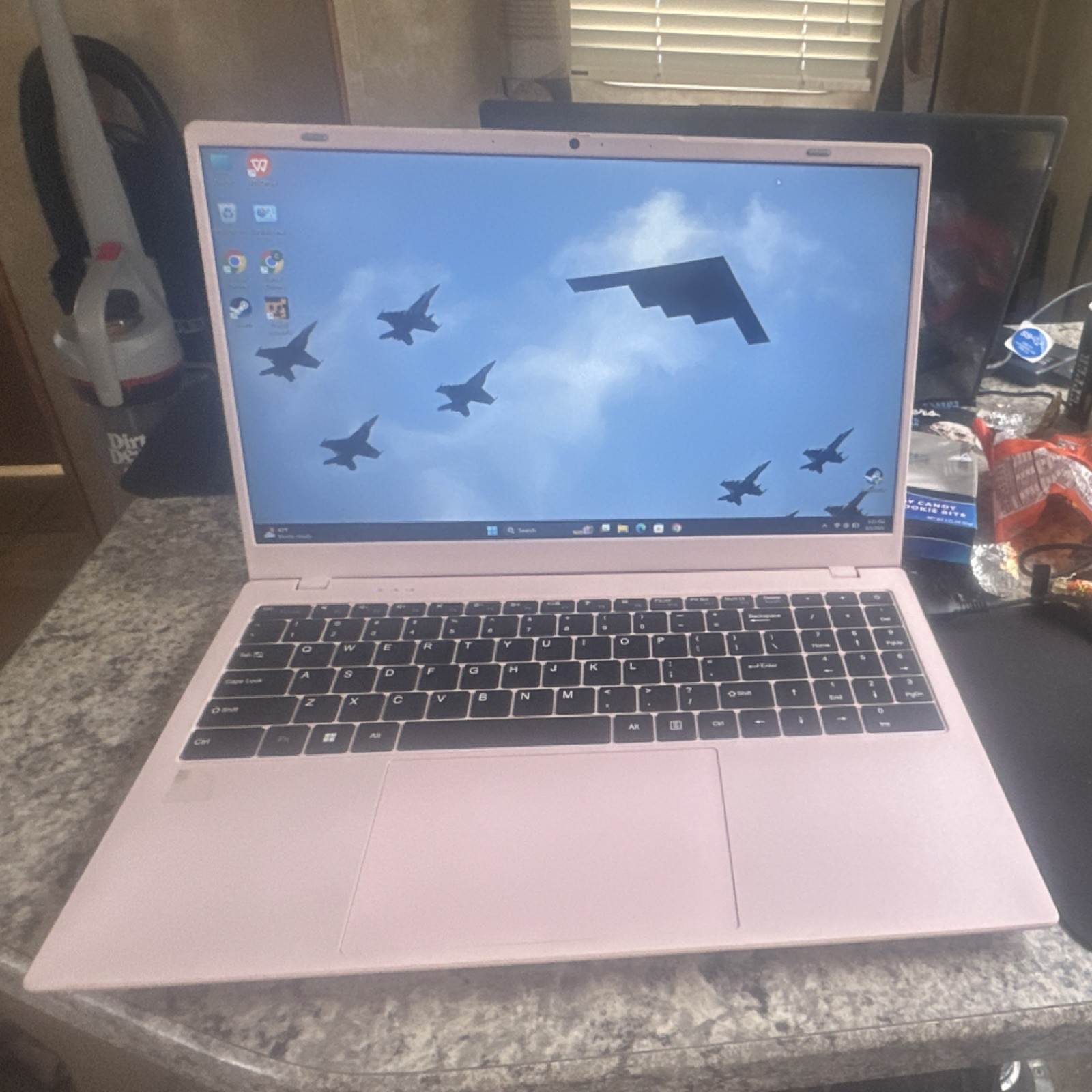 Windows 11 Notebook/Laptop Pink Built-in Webcam Wi-Fi Microphone
