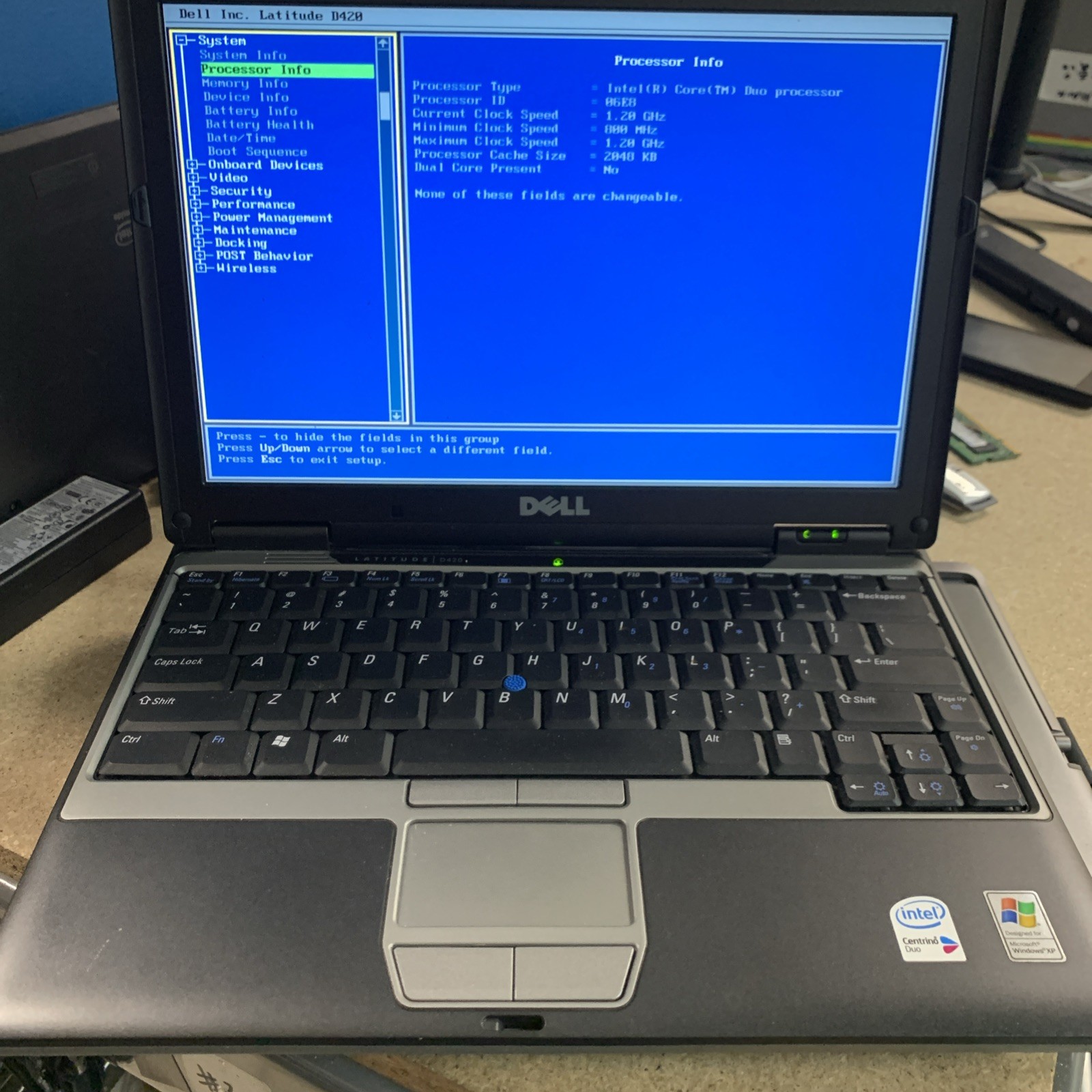 Nice ~ Dell Latitude D420 12″ Laptop Intel Core Duo 1.2GHz 1.5GB RAM (no HDD)
