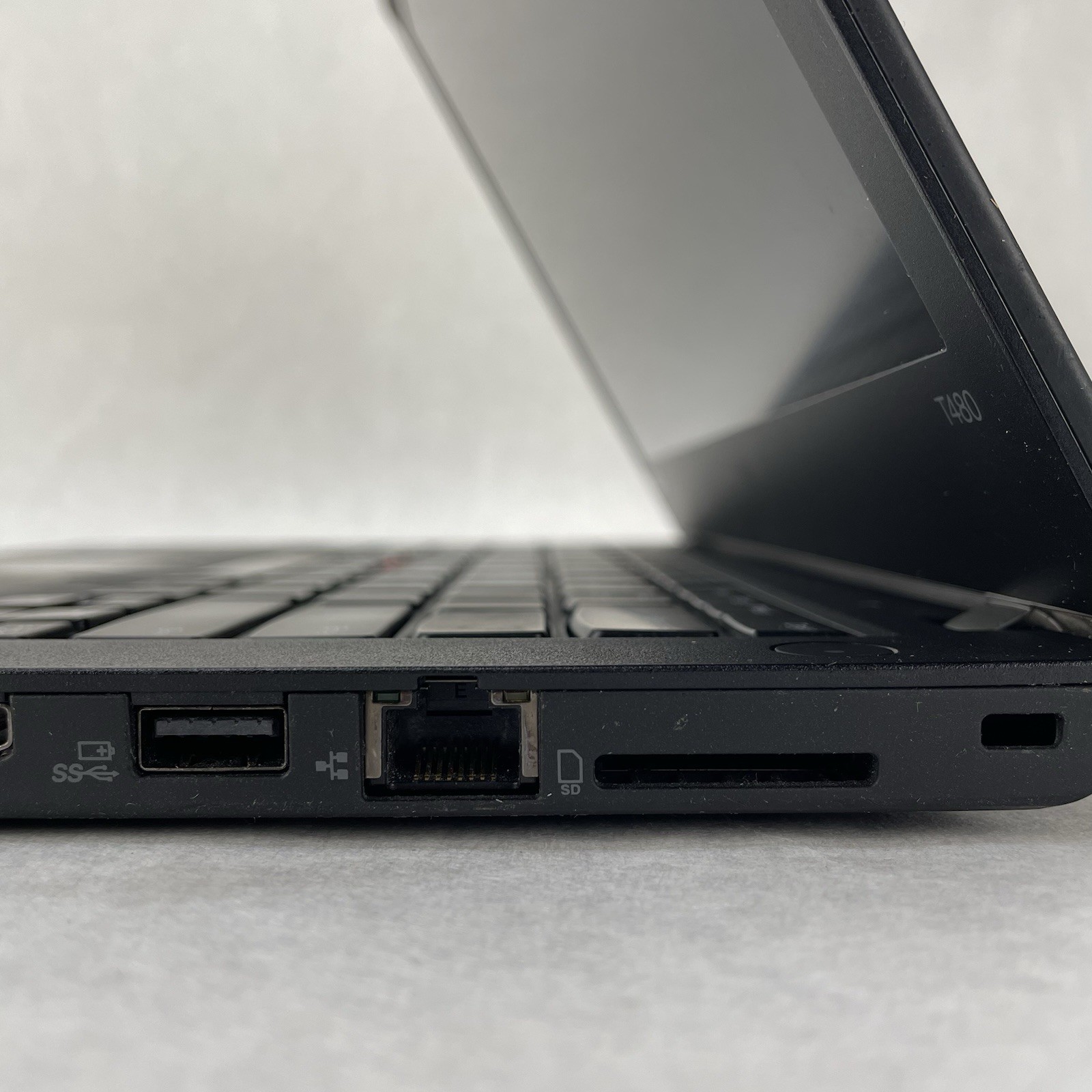 Lenovo ThinkPad T480 14″ i5-8350U 1.70 GHz 8 GB RAM No SSD/OS/AC/Batt – READ