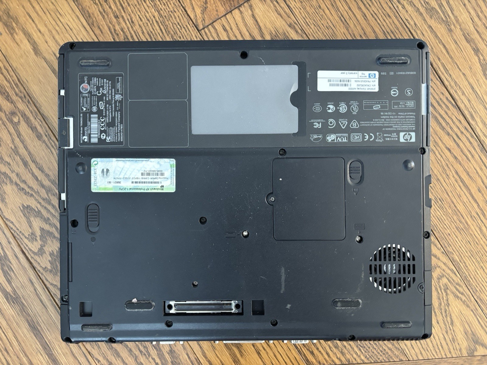 Old Compaq NC6000 Pentium M 1gig 60hdd Windows XP Sp3 French Laptop W/ Ac
