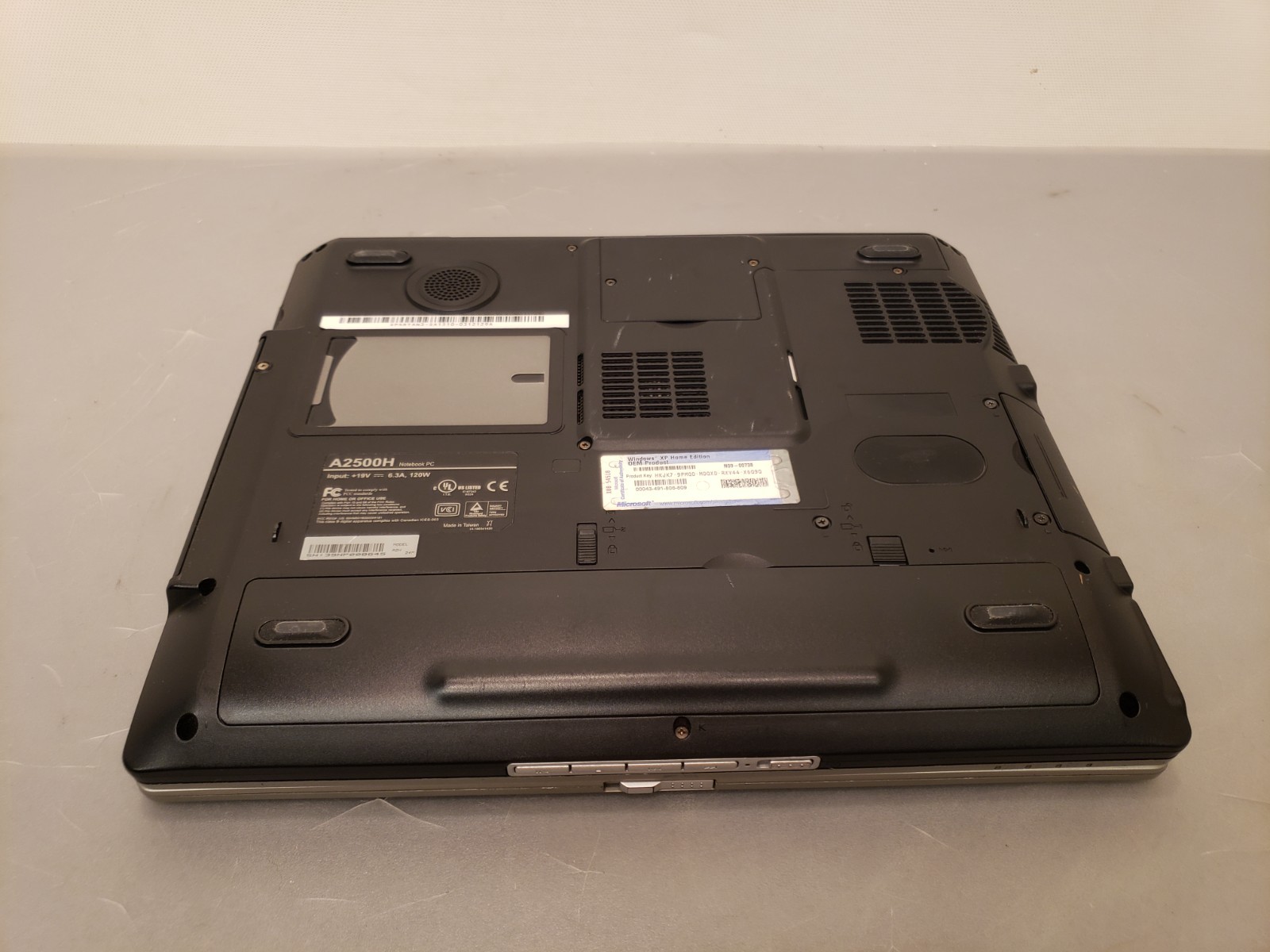 Vintage Asus Spartan A2500H Pentium 4, 2.66 15″ Notebook Laptop 512MB 30GB WinXP
