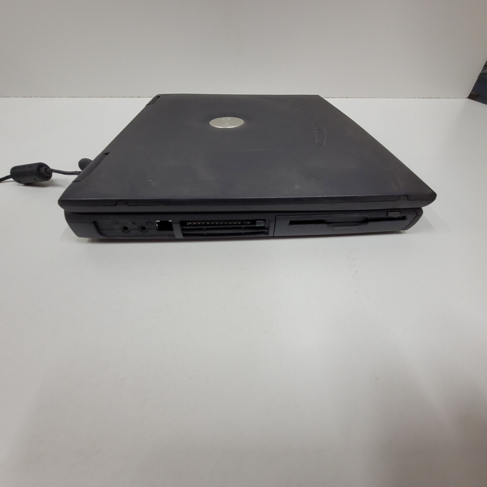 VINTAGE DELL Inspiron 2650 Pentium 4 Mobile 1.6 GHz, 256MB, 20 Gig, Win XP, DVD