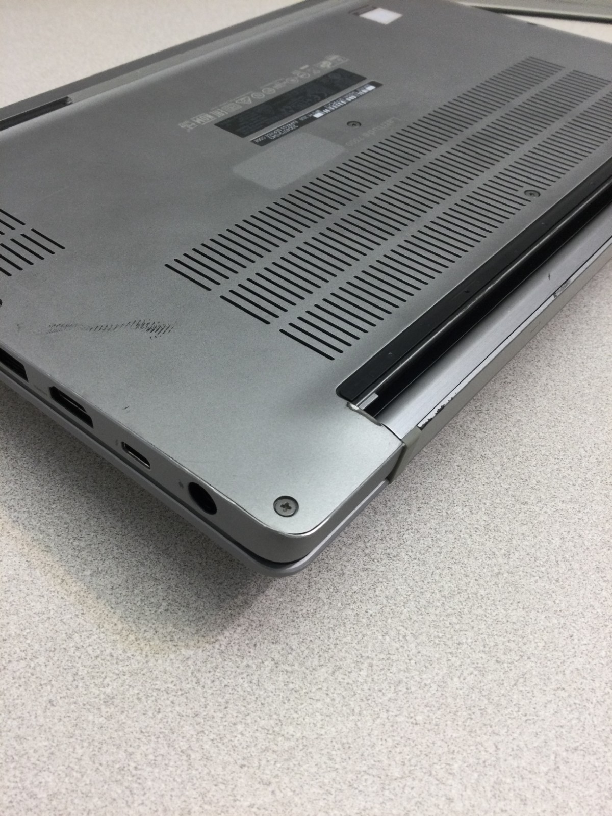Dell Latitude 13 5300 13.3″(256GB SSD, Core i7-8665U, 1.90GHz, 16GB…