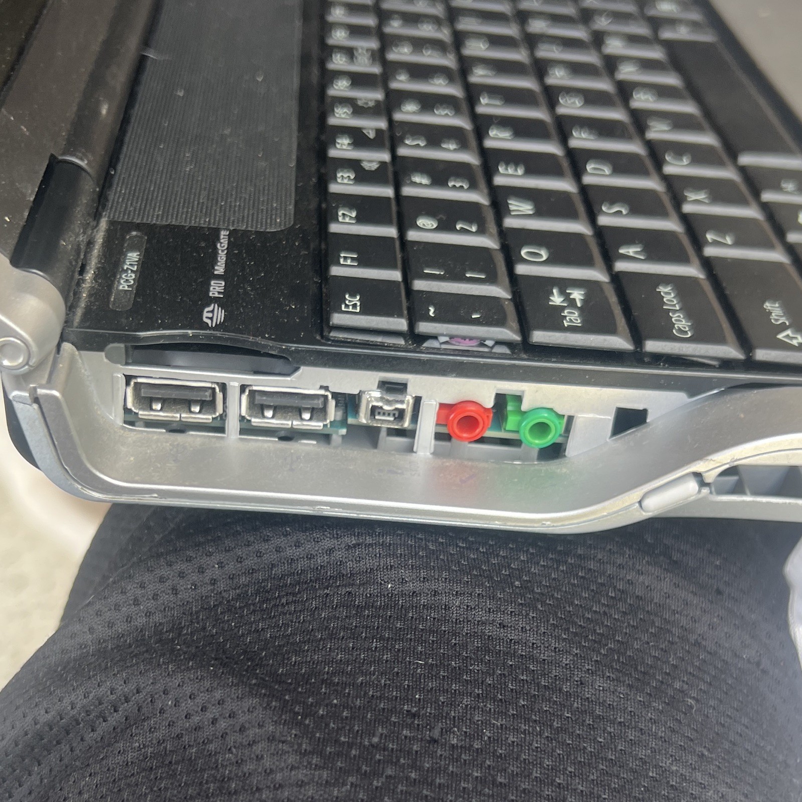 Sony VAIO PCG-591L 13in Intel Centrino 1.60GHz 512MB 80GB XP Silver