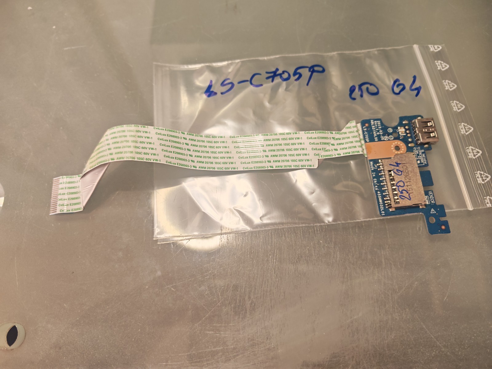 HP 15-AY 250 G4 255 G4 15-AC 15-AR USB SD CARD LS-C705P