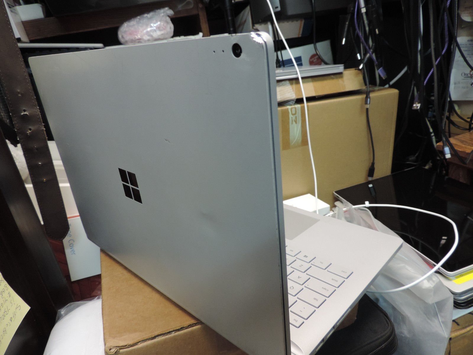 USED Microsoft Surface Book 2 13.5″ (256GB SSD, Intel Core i5-7300U, 8GB RAM