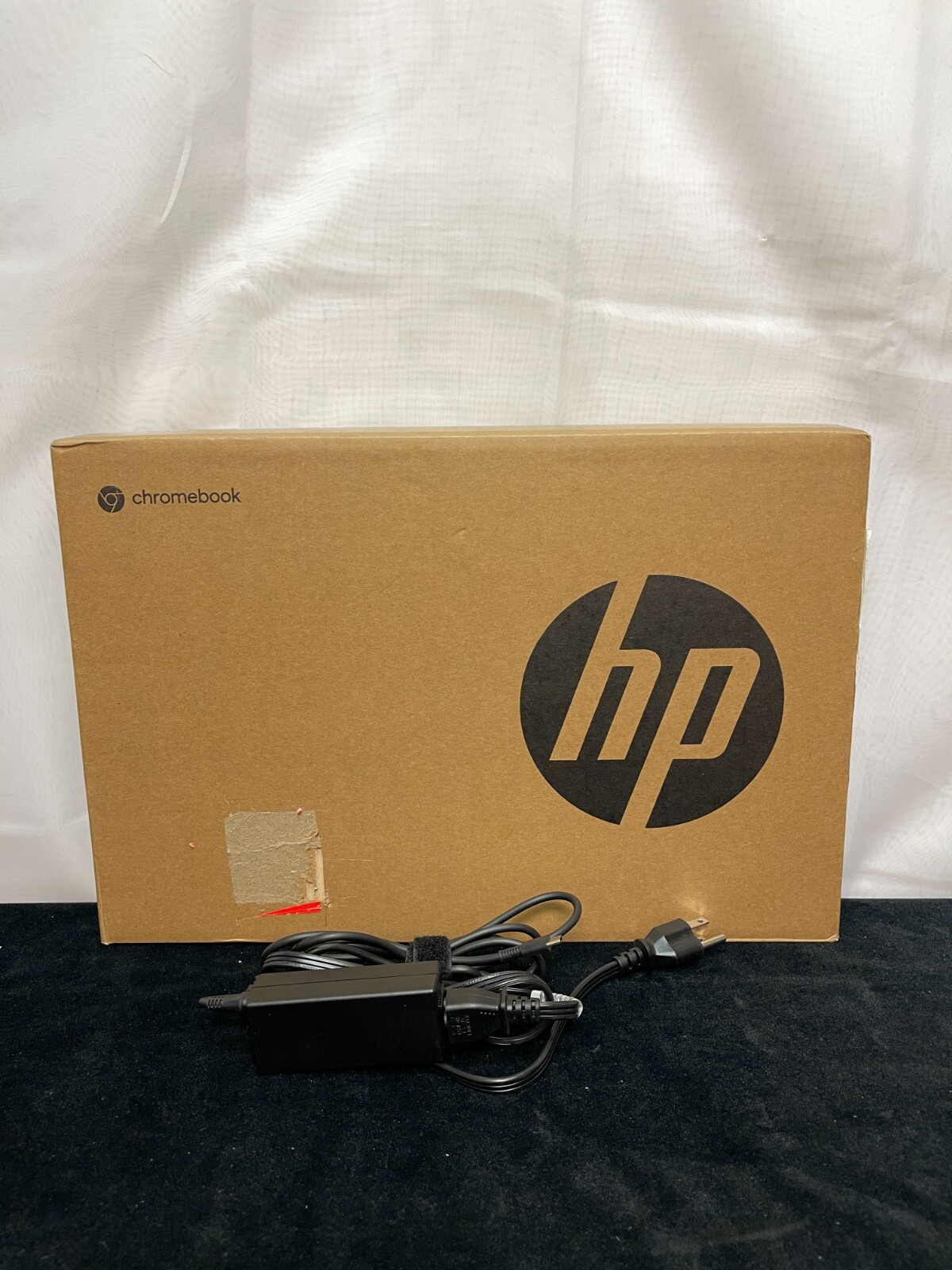 HP Chromebook 14a-na0024nr Silver 4GB RAM 32GB Storage Integrated 14″ Laptop