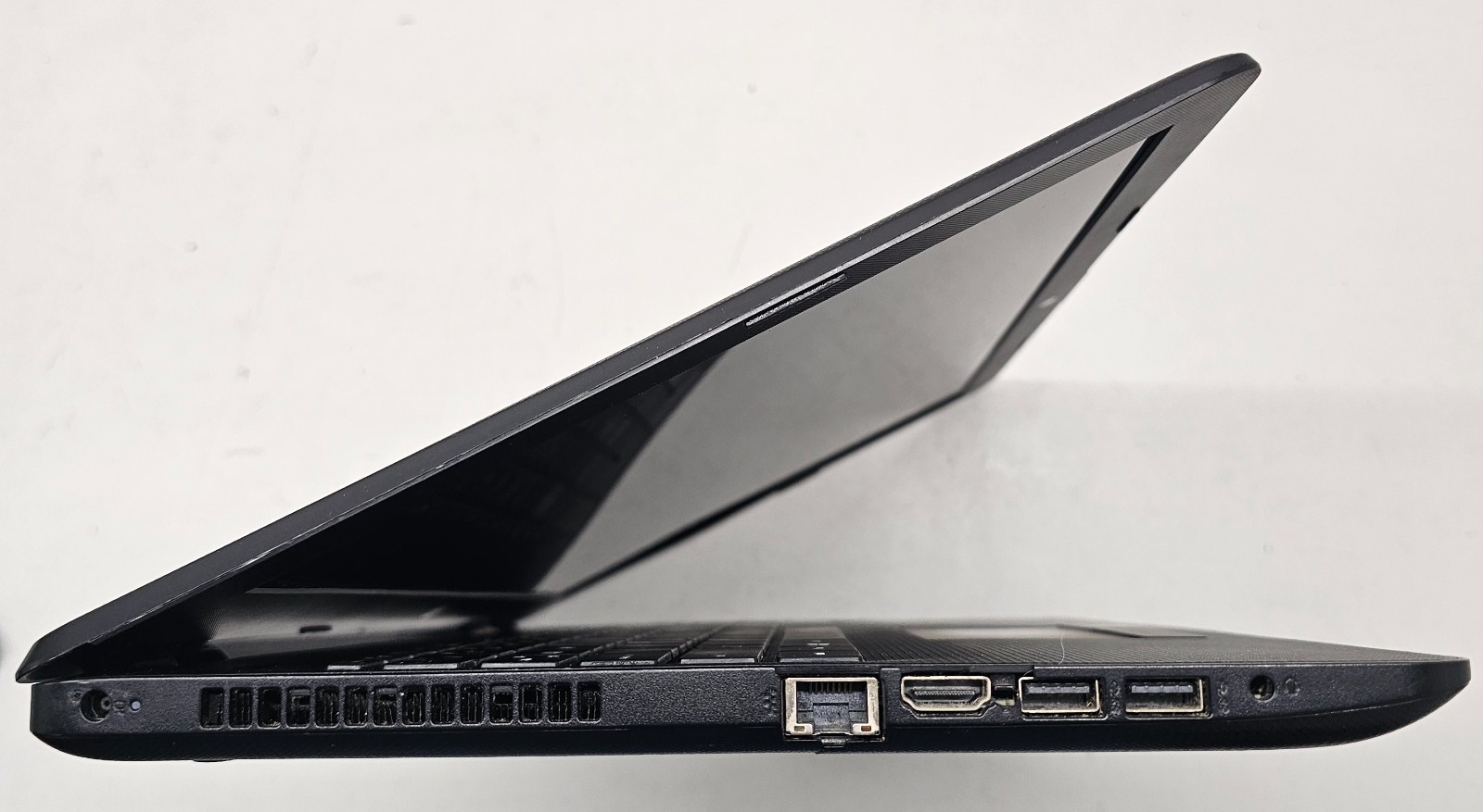 HP 15-BW011DX 15.6″ Laptop AMD A6-9220 4GB RAM NO HD/OS/BATT (FL)