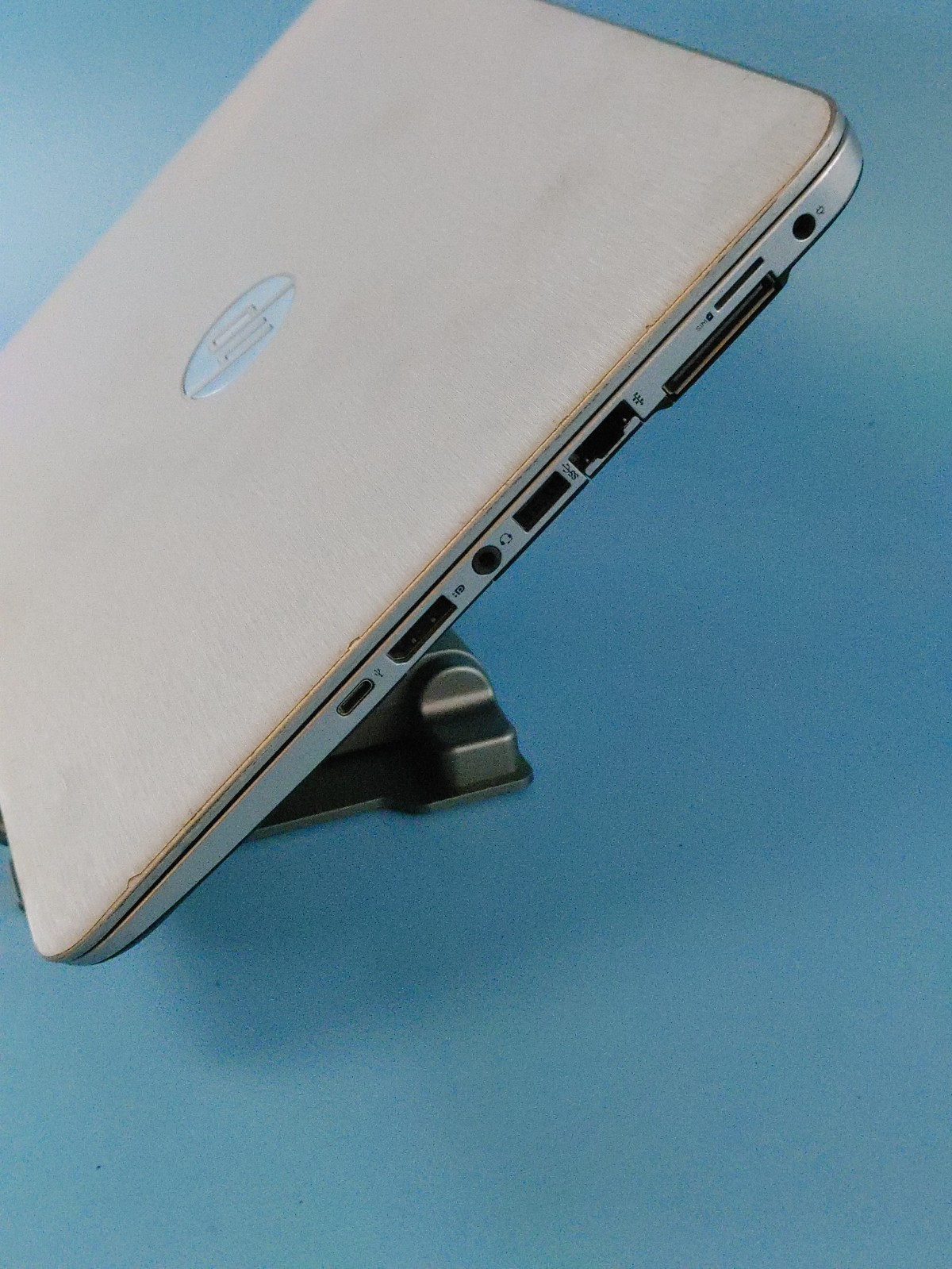 HP EliteBook 840 G4 O16NS55 14 i5-7300U 2.6 8GB 256GB SSD WINDOWS 10 PRO