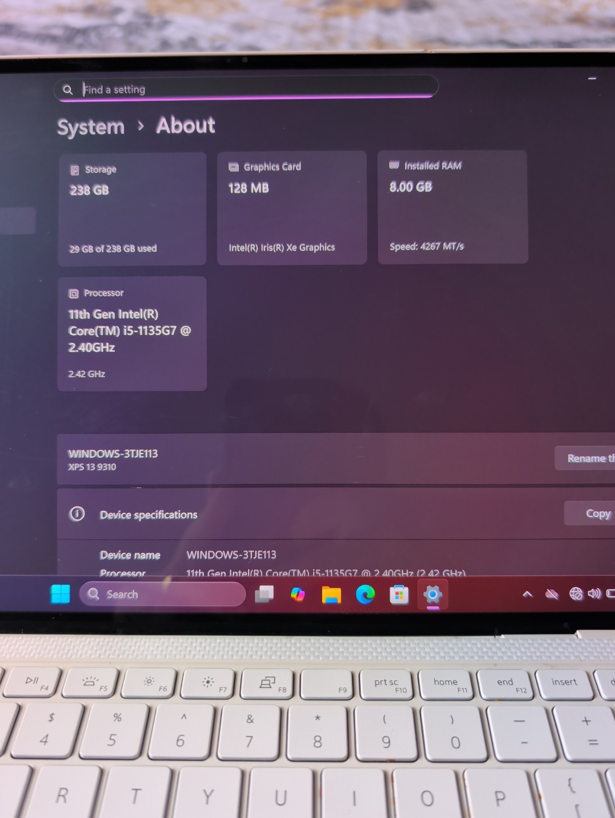 Dell XPS 9310, 13 Inch Touch 3.5K Oled Display, I5 11 Gen, 8 Gb Ram, 256 Gb Ssd.