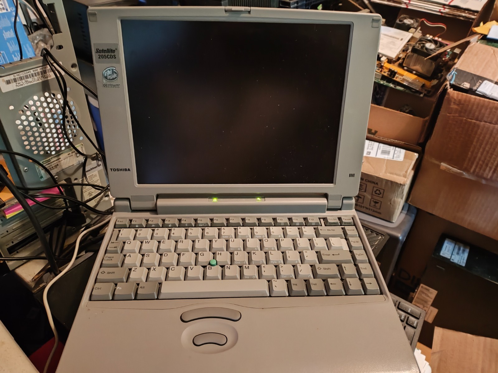 Toshiba Satellite 205CDS Pentium 100/16mb/4gb/6xcdrom/win95