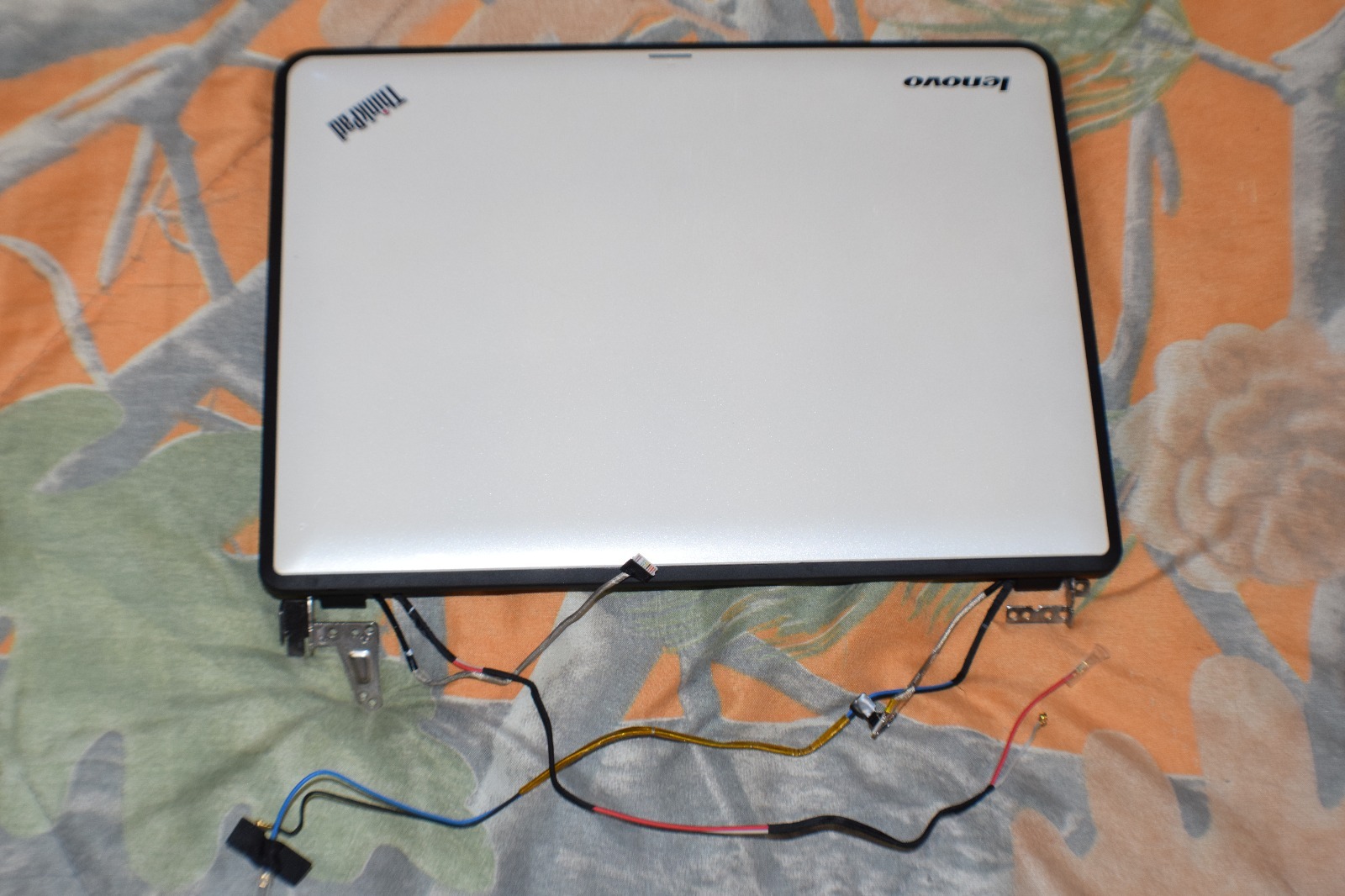 Lenovo ThinkPad X131e 11.6″ LCD Chromebook Screen Assembly w/ Webcam White Top