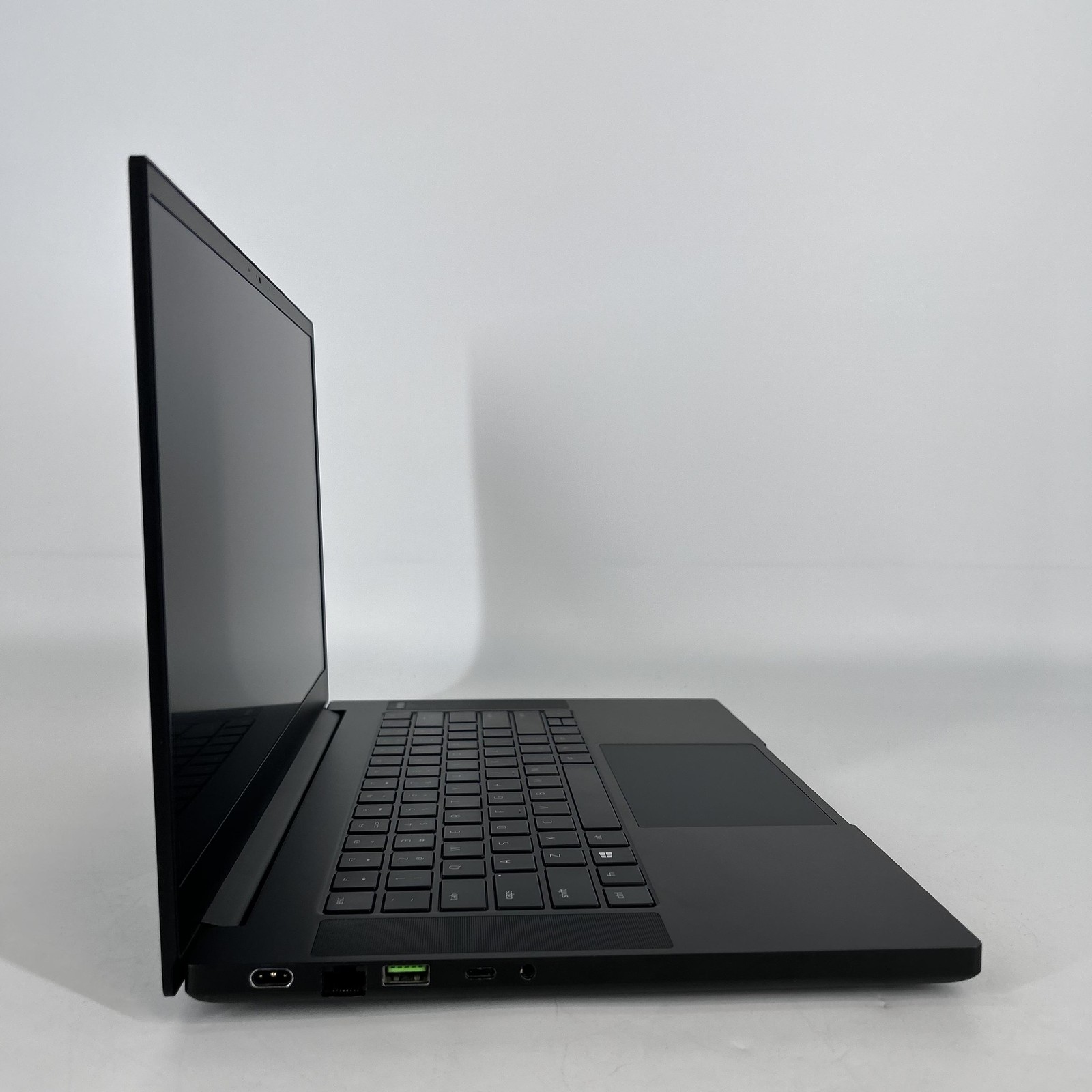 Razer Blade 15 Base 144Hz FHD i7-10750H 2.6GHz 16GB 512GB SSD RTX 3070 Very Good