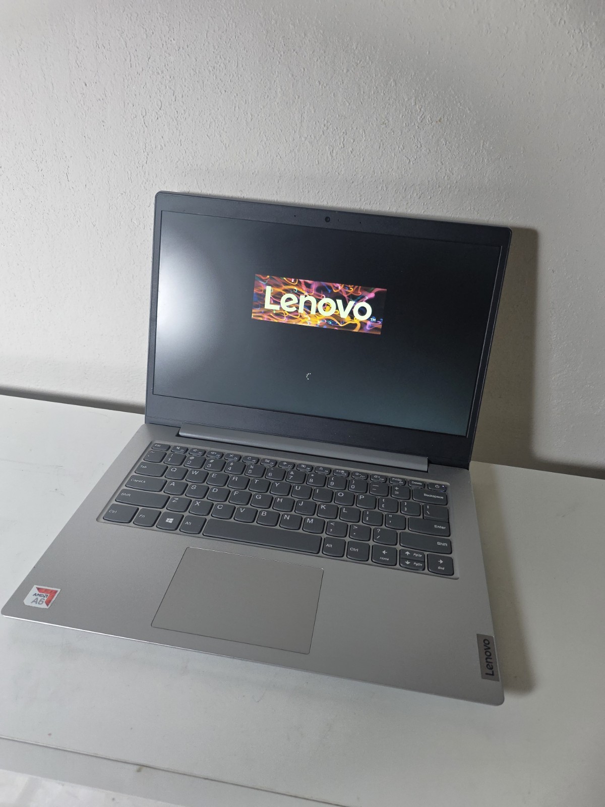 Lenovo IdeaPad Slim 1-14AST-05 AMD A6-9220E 1.6GHz 4 GB 64 GB EMMC