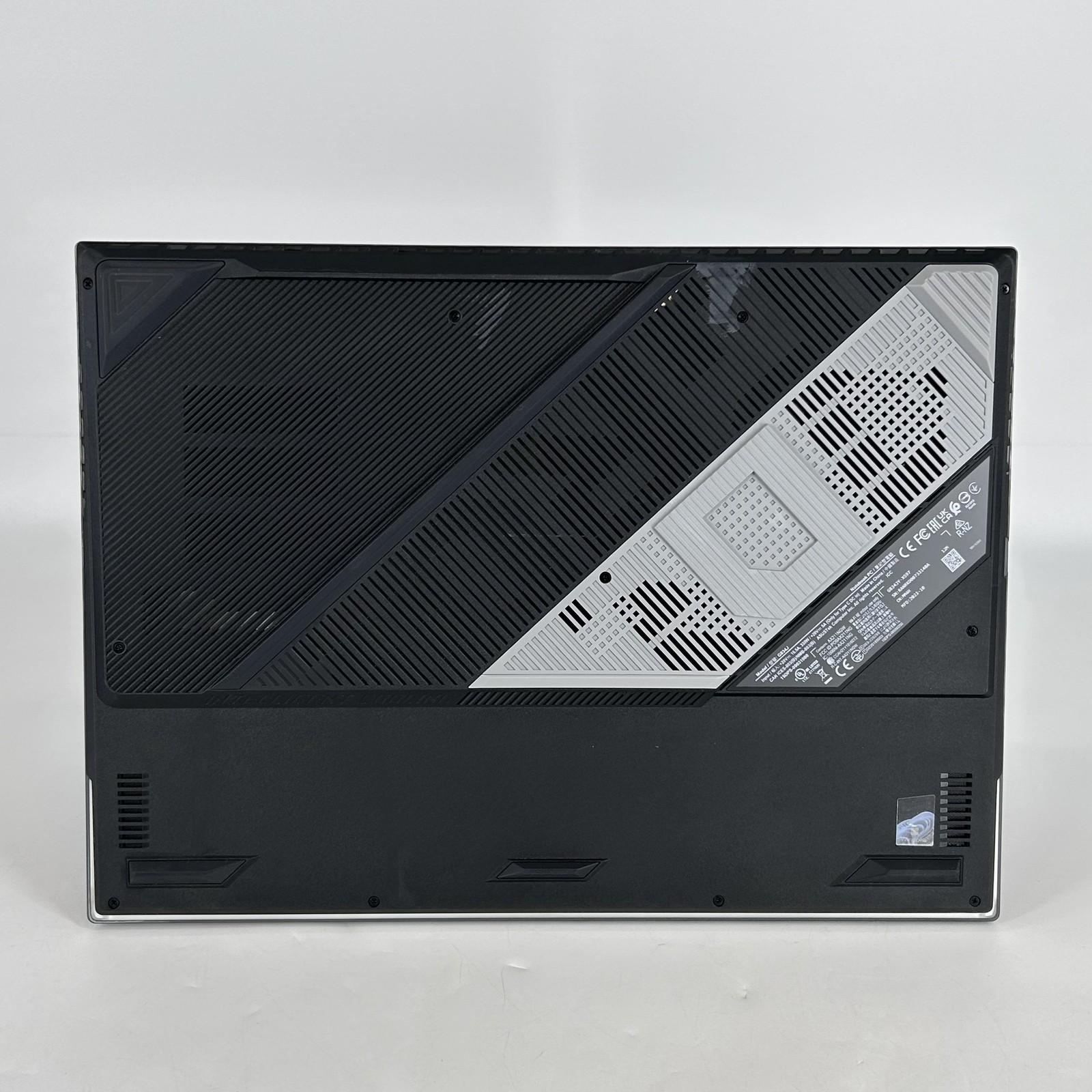 Asus ROG Strix Scar 18 G834 240Hz QHD+ 2.2 GHz i9-13980HX 32GB 2TB SSD RTX 4090