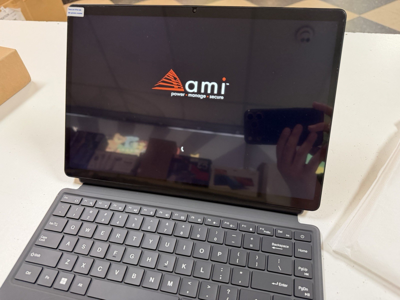 Ami 2-in-1 14″ Touch Intel N100 16GB 512GB SSD Win11 Gray 1920×1200