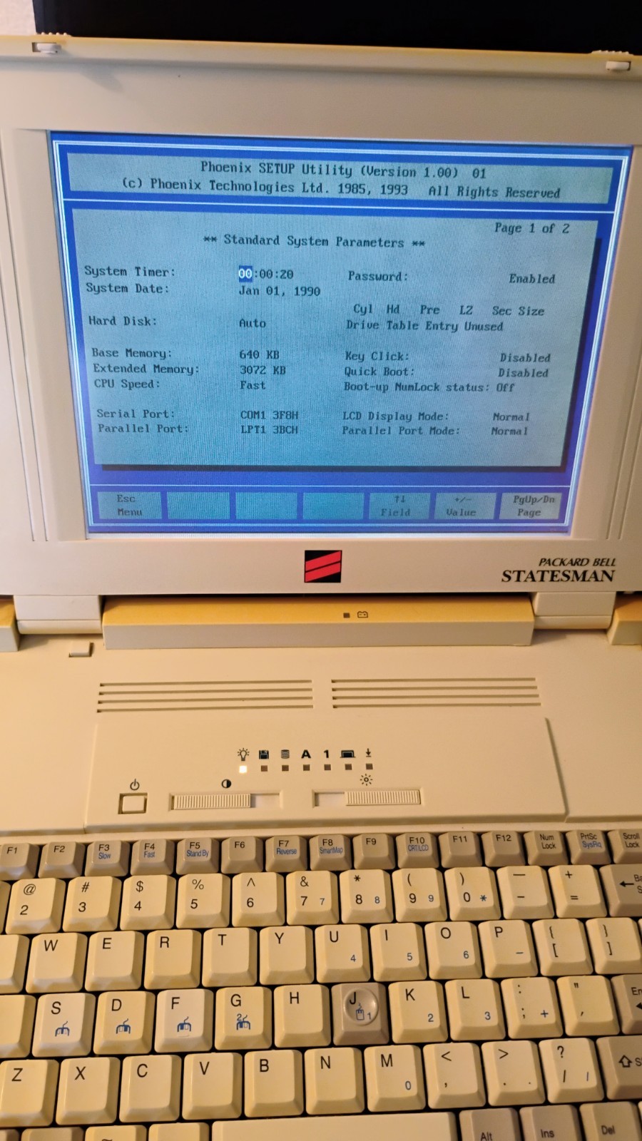 Packard Bell Statesman Plus 810414 Laptop Cyrix Cx486SLC2 50 MHz MS-DOS 6.x