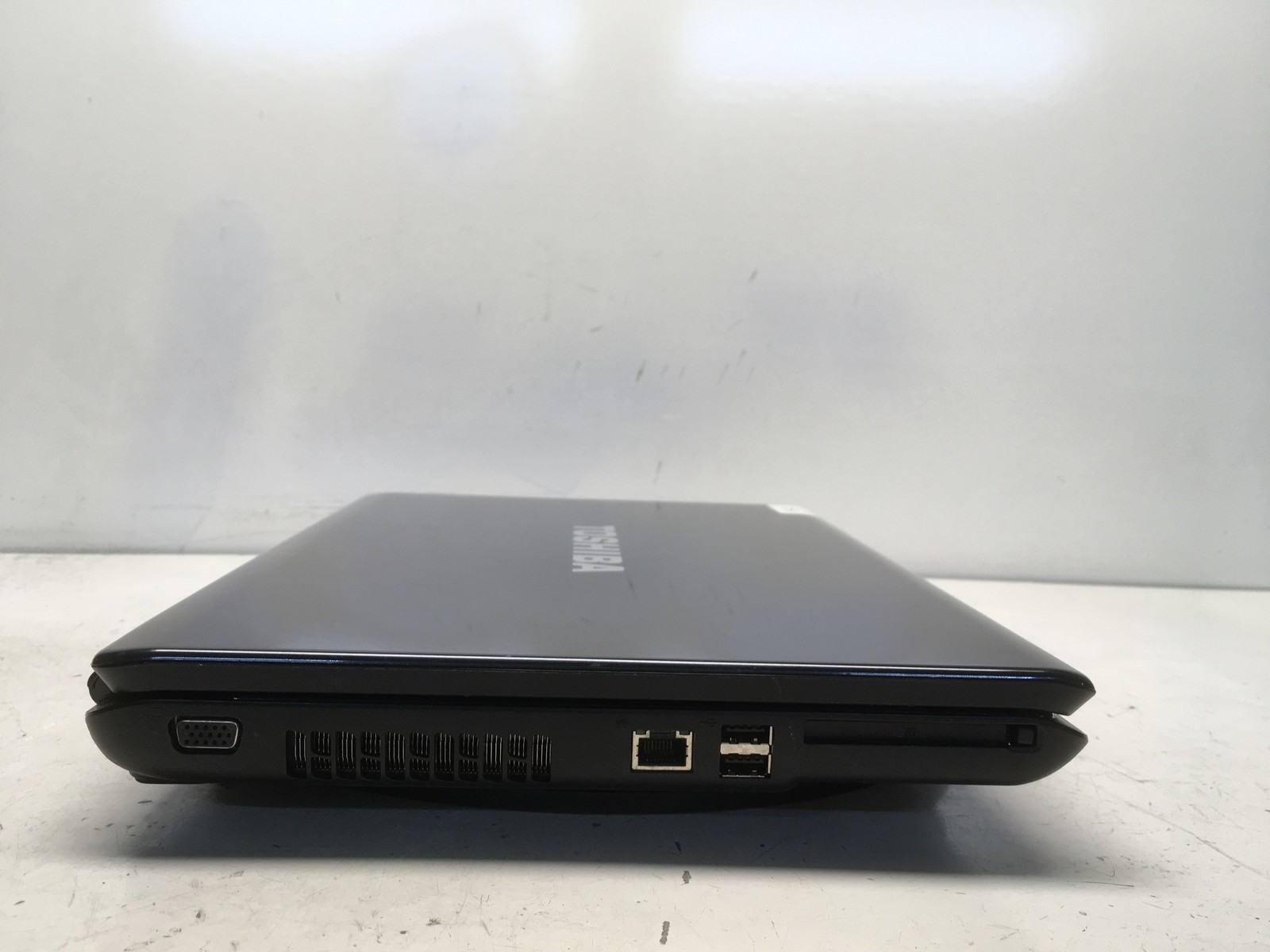 Toshiba Satellite L305-S5955 Intel Celeron 900 2.2GHz 2 GB NO HDD No Batt