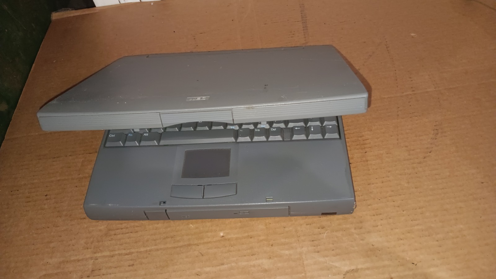 Vintage NEC Versa 4080H Laptop Intel Pentium 120 MHz 10.4″ TFT Color LCD Screen