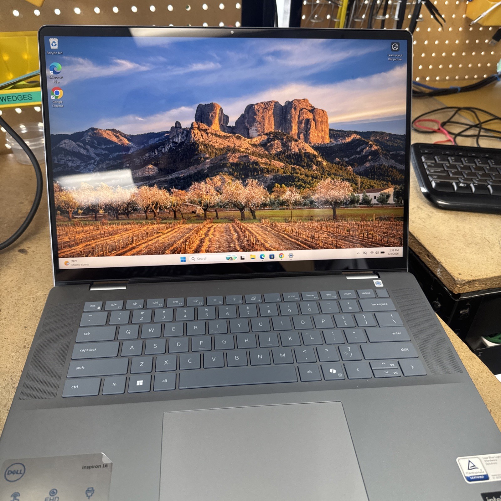dell inspiron 16 7640 2in1 I7 Ultra 16GB 512GB NVMe Windows11 Great Condition
