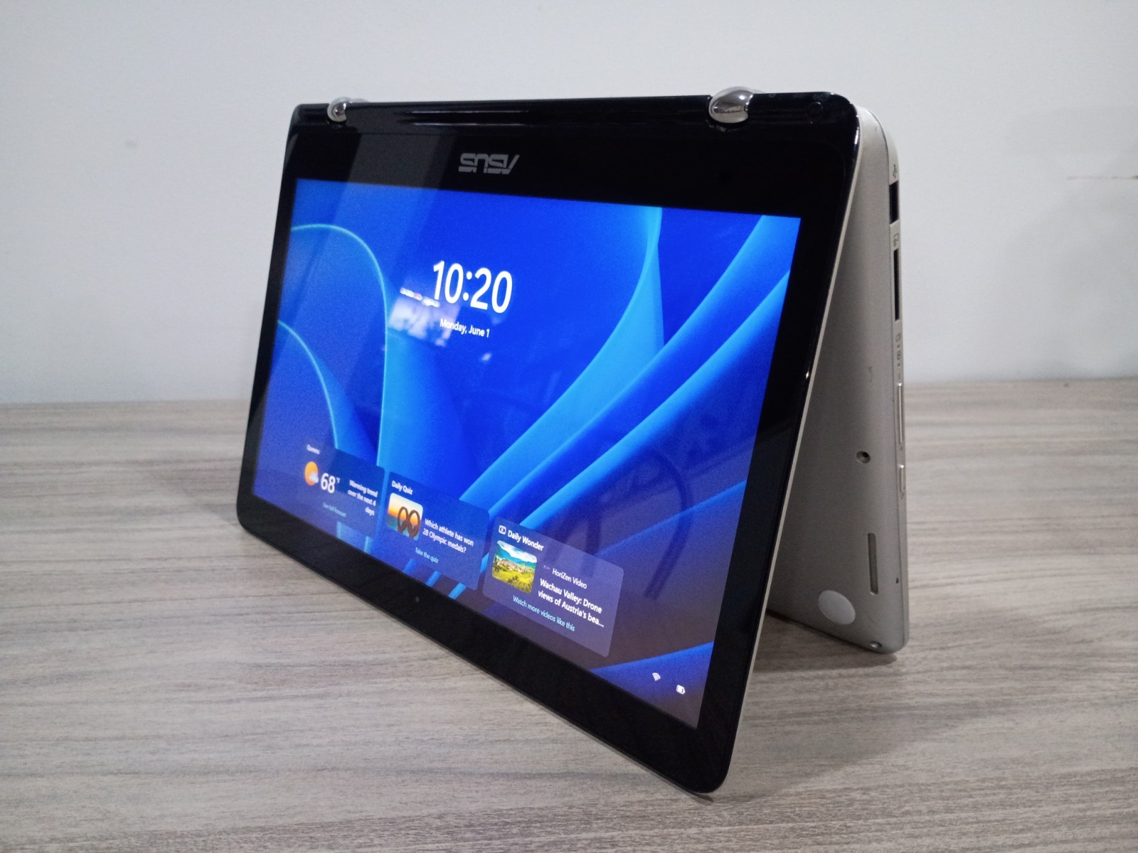 ASUS Q304UA 13.3″ Transformer Flip Core i5 256GB SSD Full HD Backlit Keys Win11