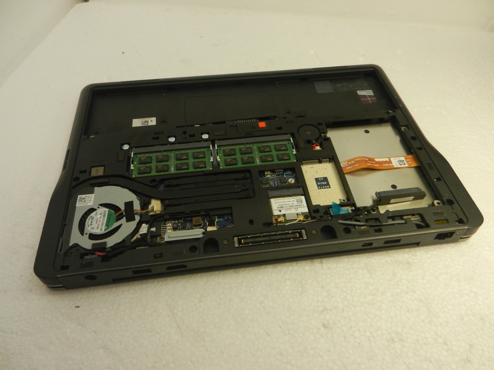Dell Latitude E7440 CORE i5-4310U @ 2.0GHz / 16GB / NO HDD – MISSING BOTTOM !