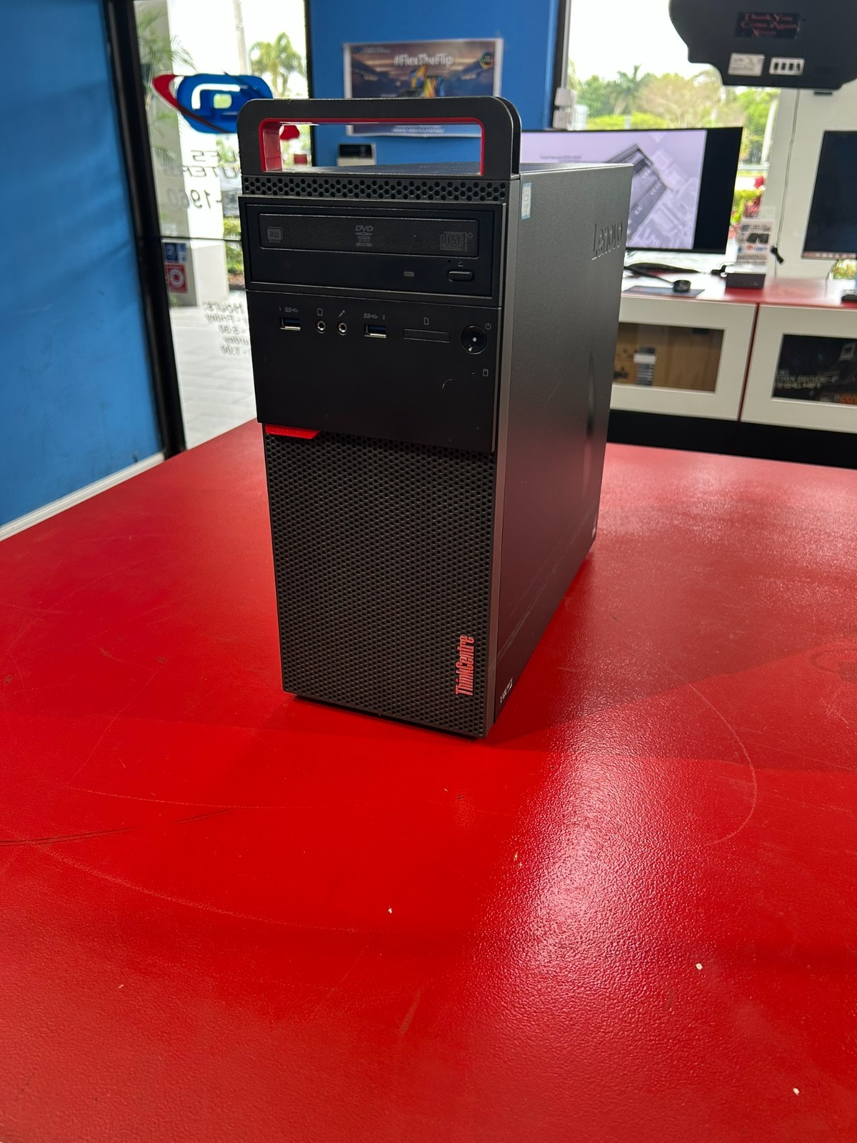 Lenovo ThinkCentre M700 SFF i5 8GB RAM 500GB HDD Desktop Powers On Windows 11