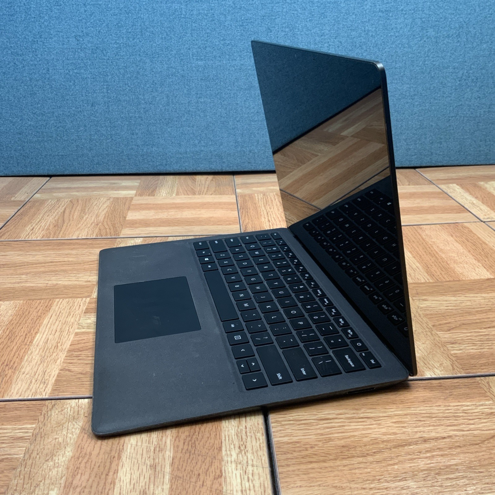 Microsoft Surface Laptop 2 Intel i5-8250U 8GB RAM 256 GB SSD Win 11 Pro