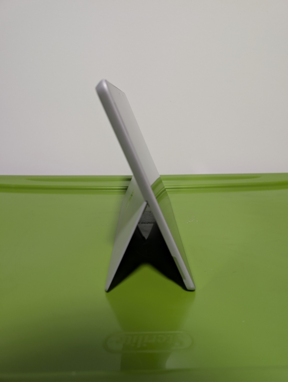 Microsoft Surface Go 2 10.5″ 128GB SSD, Intel Core m3-8100Y, 1.10 GHz, 8GB RAM