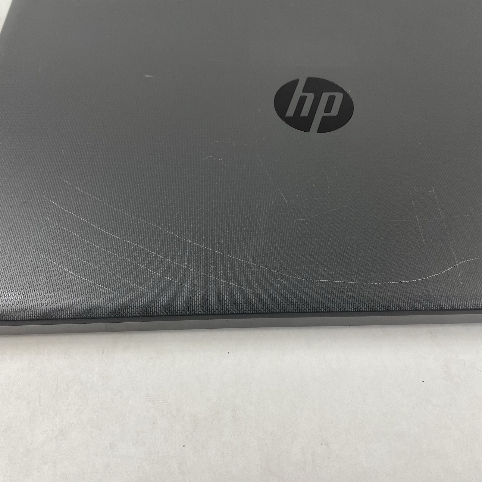 HP 255 G7 15.6″ Ryzen 3 2200U 2.50 GHz 8 GB RAM No SSD/OS/AC – Scratched