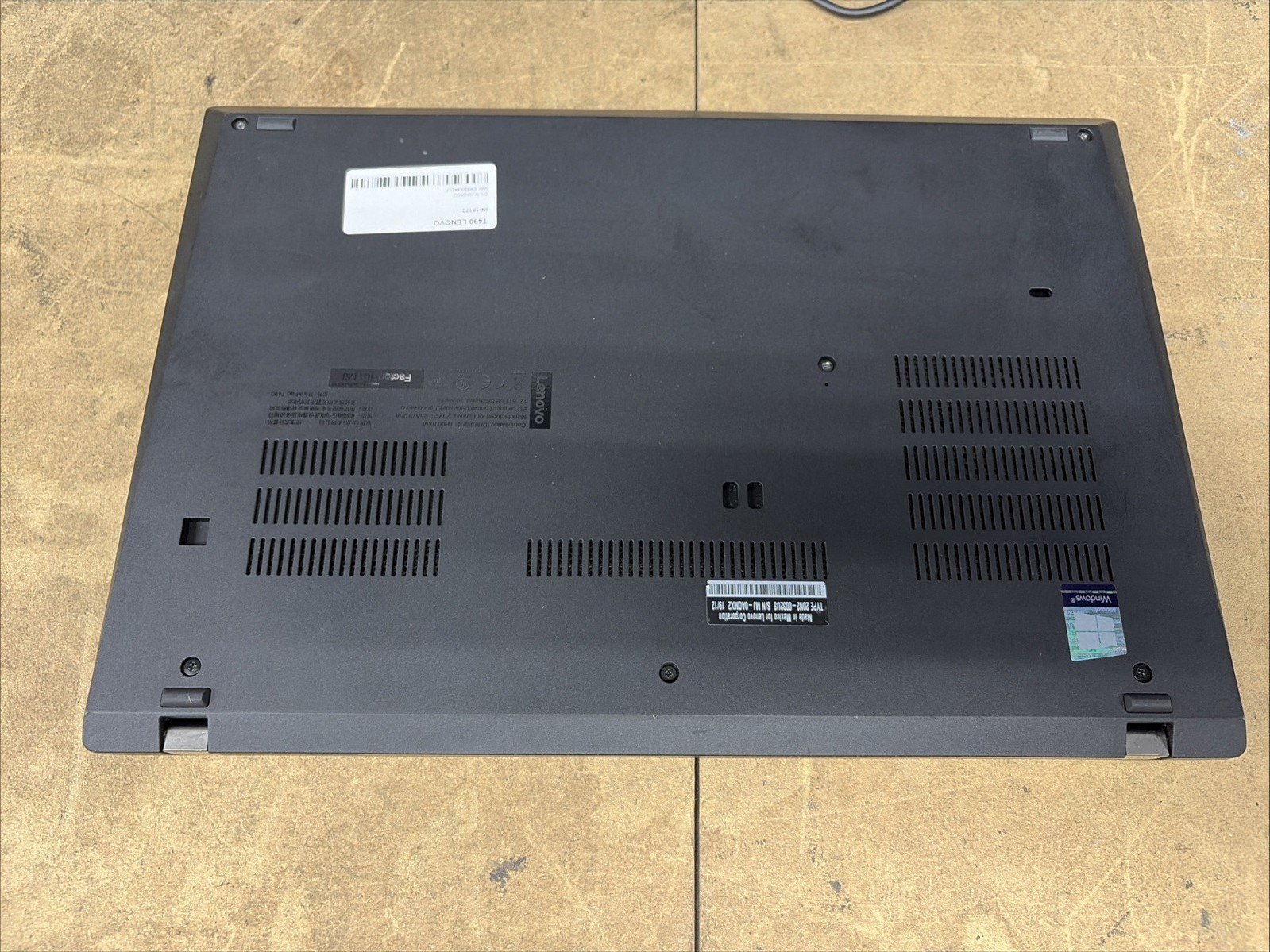 Lenovo ThinkPad T490 14″ FHD i5-8265u 8GB RAM No OS/SSD