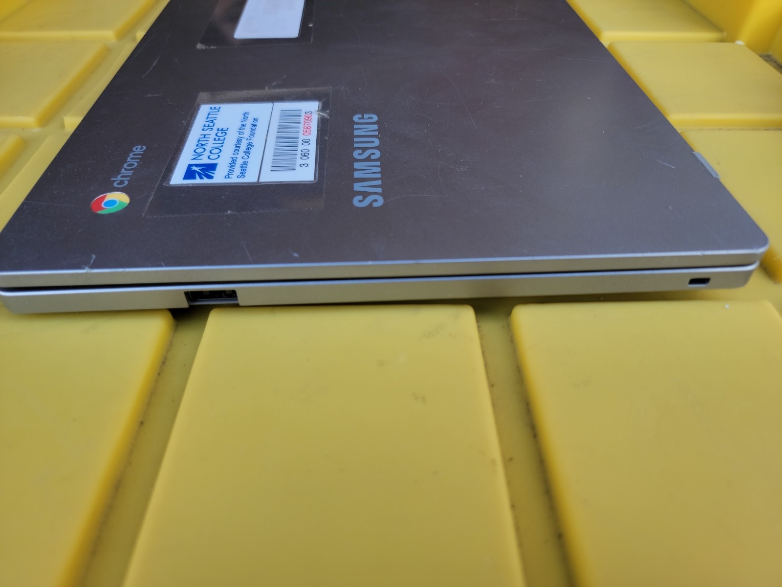 Samsung Chromebook Xe310xba AS IS FOR PARTS….turns on but its locked 🔒