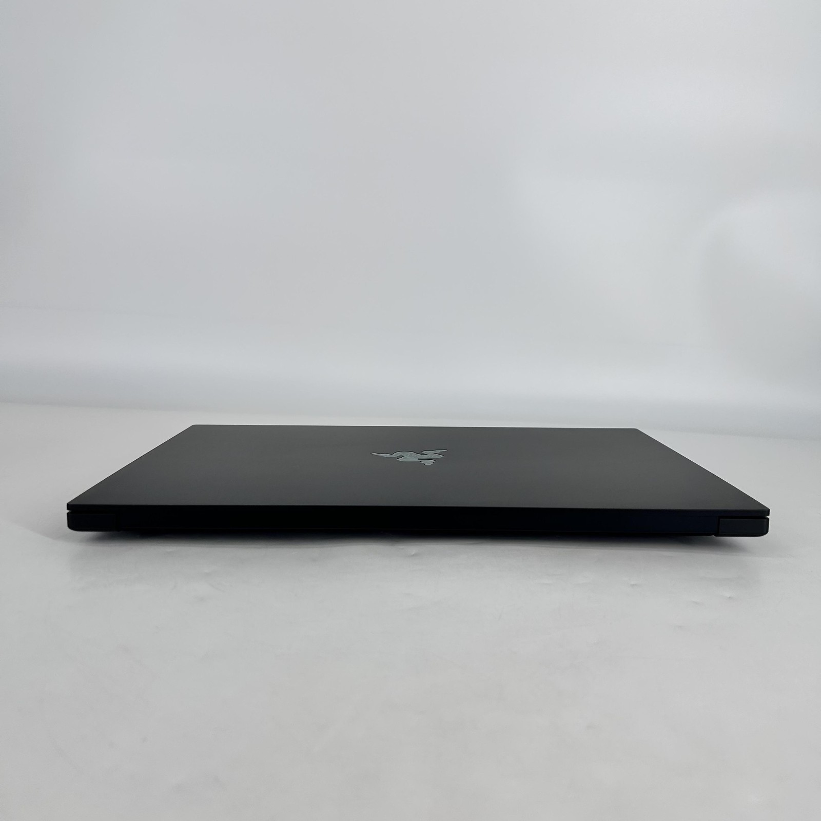 Razer Blade 16 240Hz QHD+ 2025 2.0 GHz Ryzen AI 9 365 16GB 1TB SSD RTX 5060
